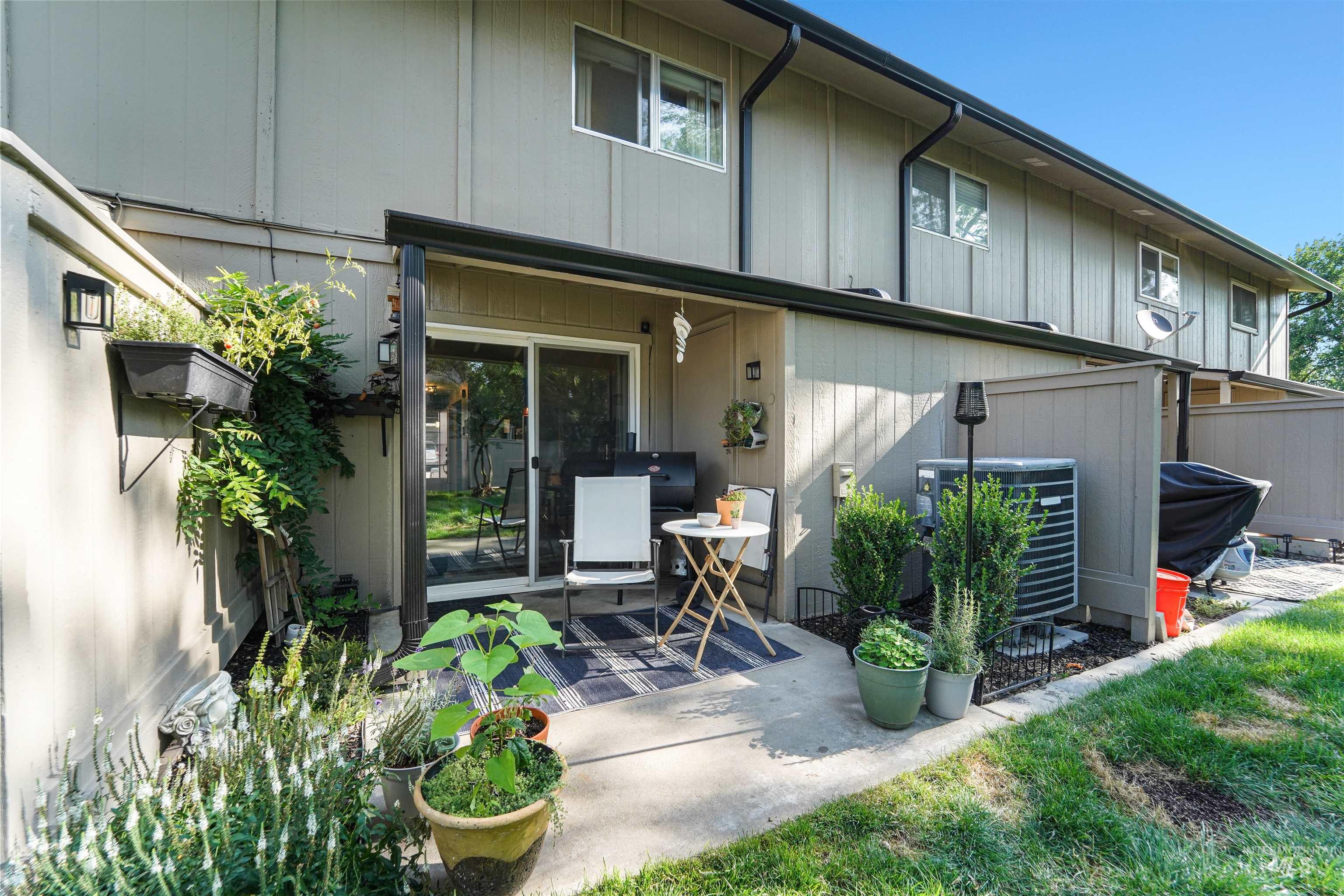 348 N Eagle Glen