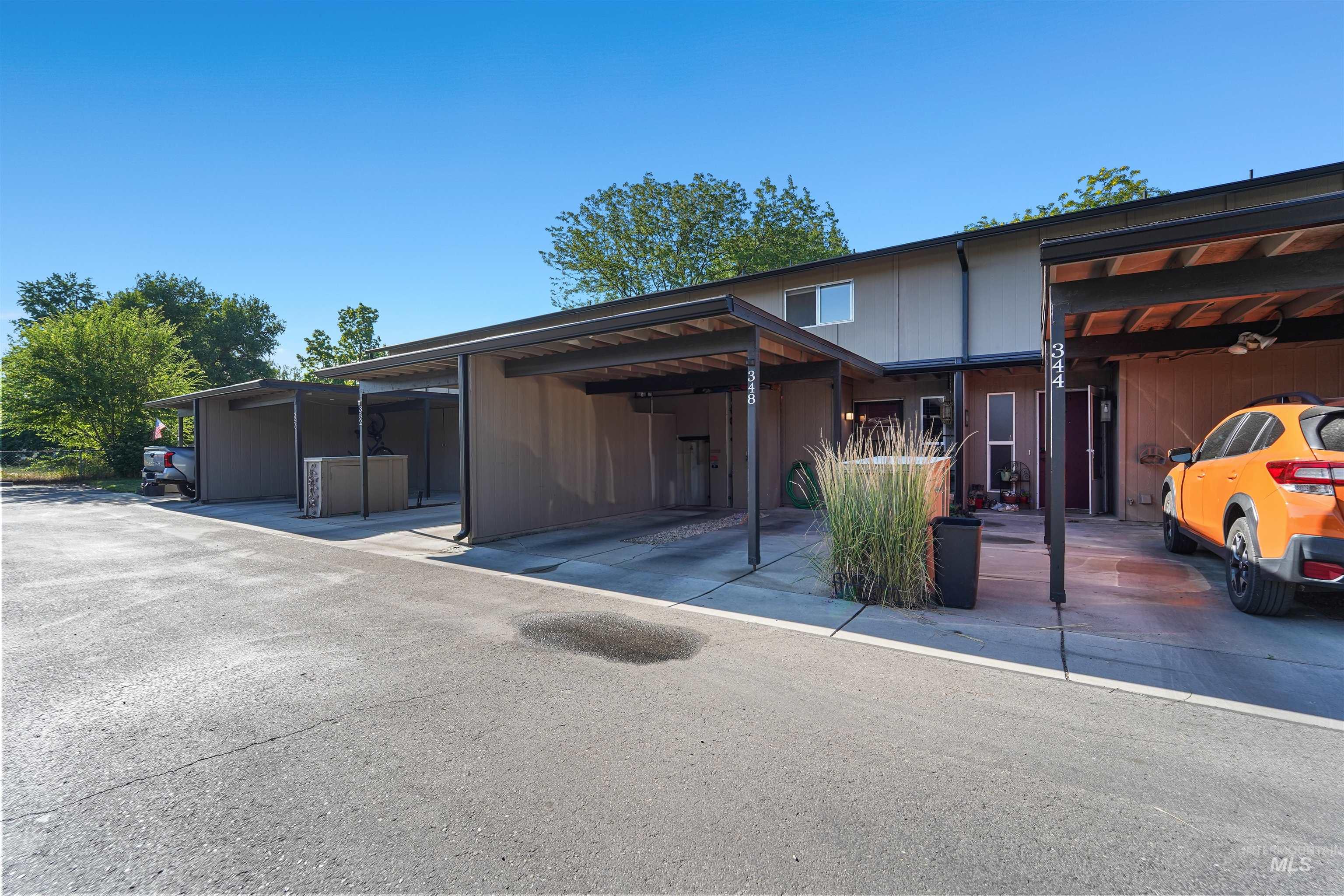 348 N Eagle Glen