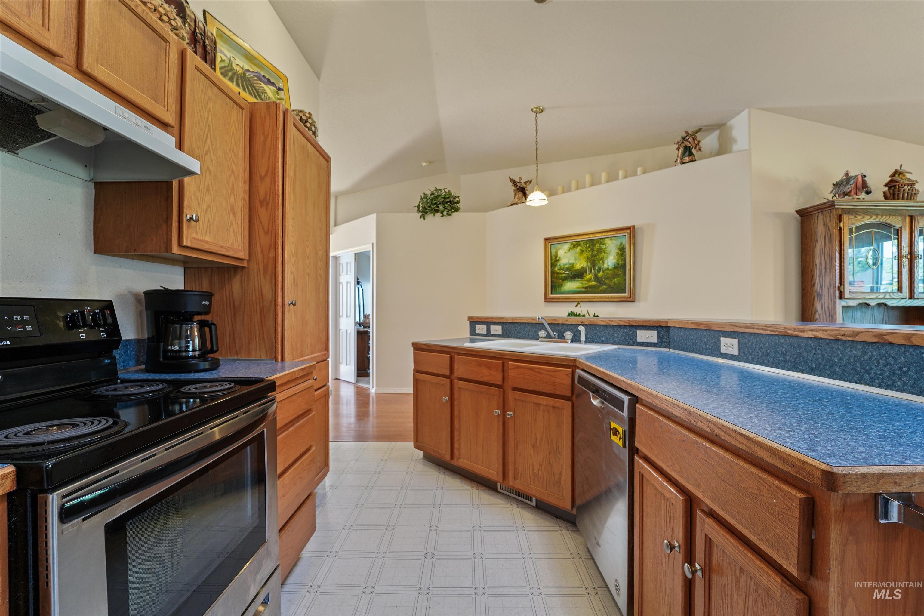 221 Orchard Heights