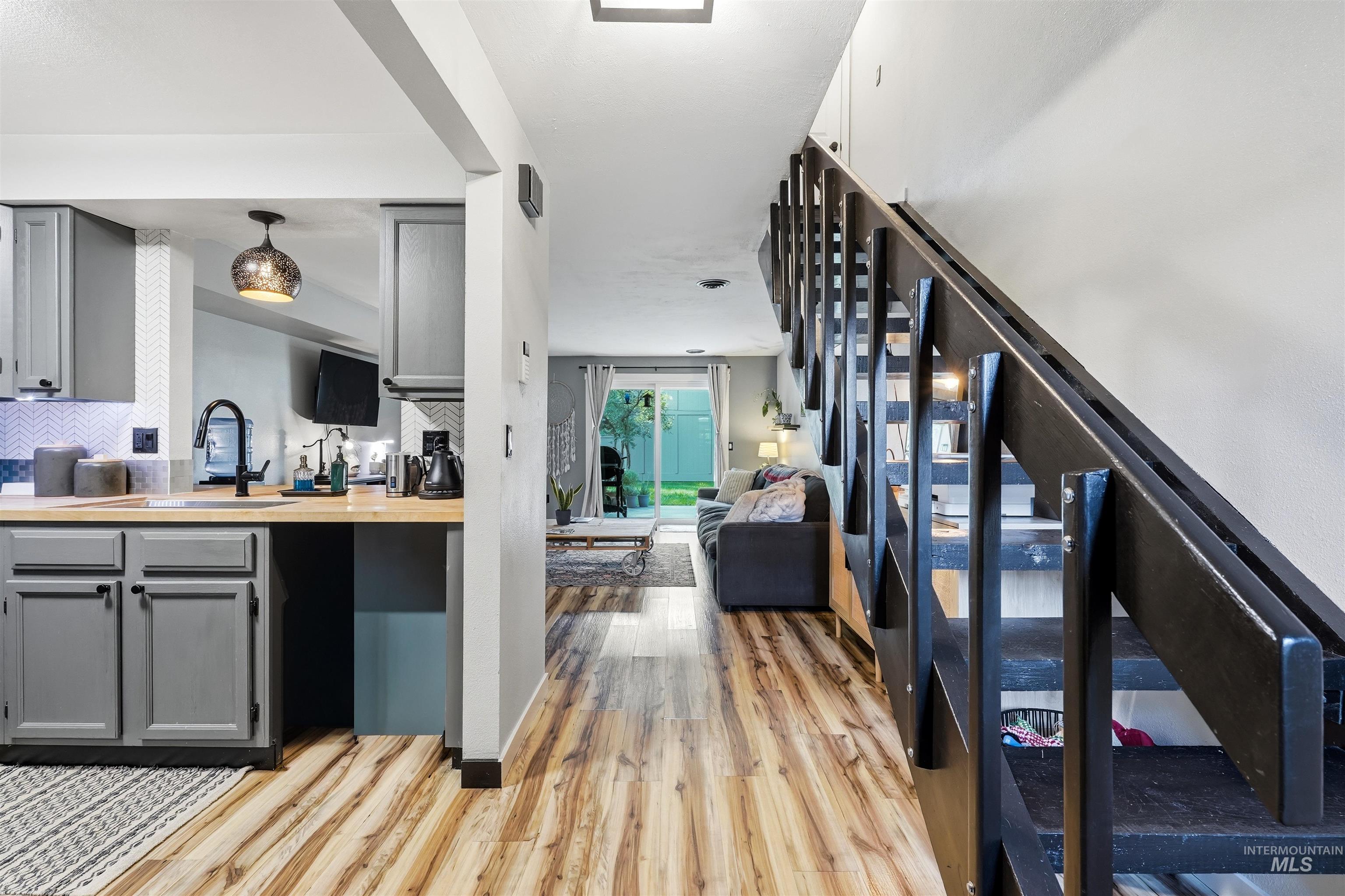 348 N Eagle Glen