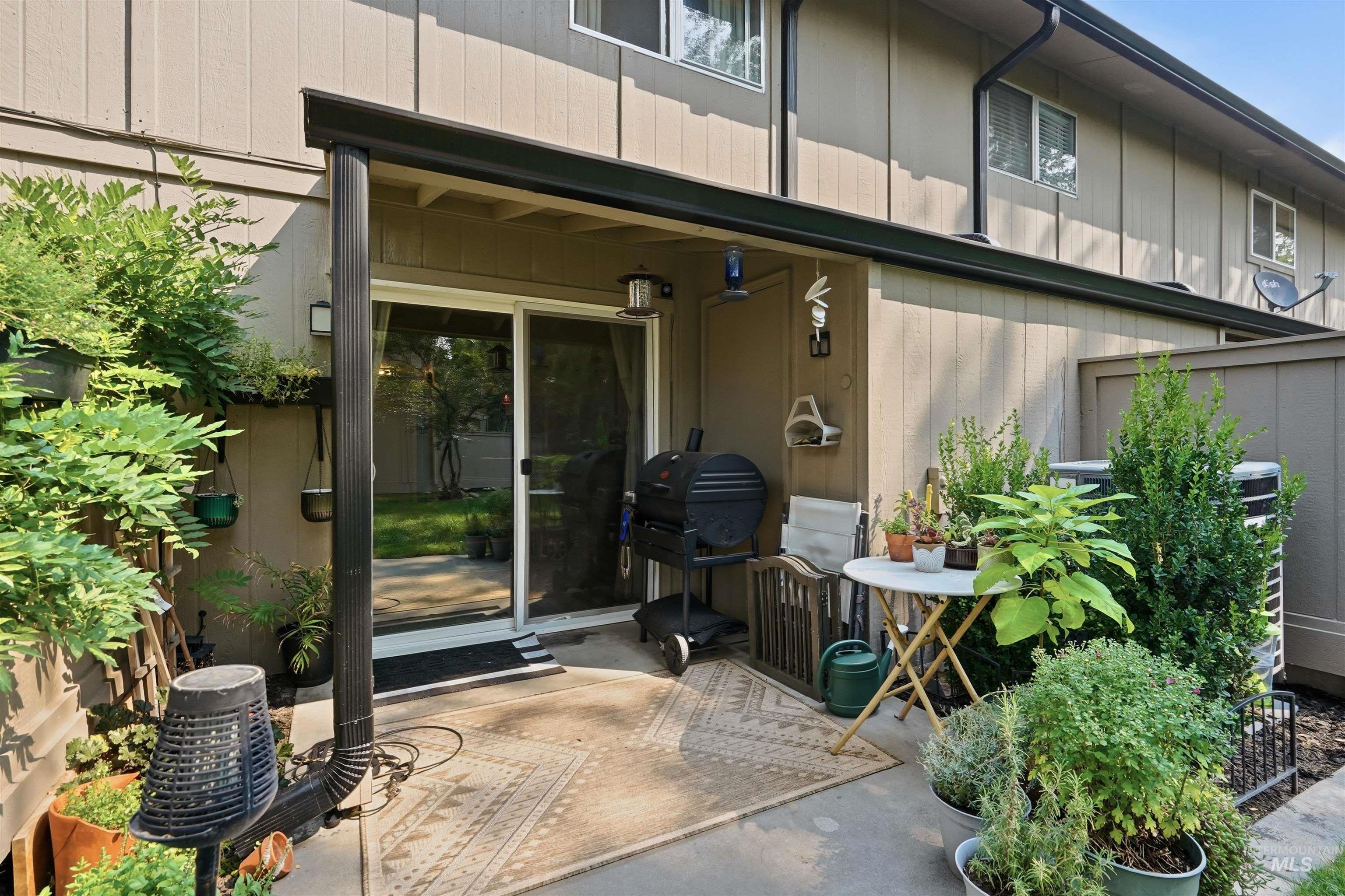 348 N Eagle Glen