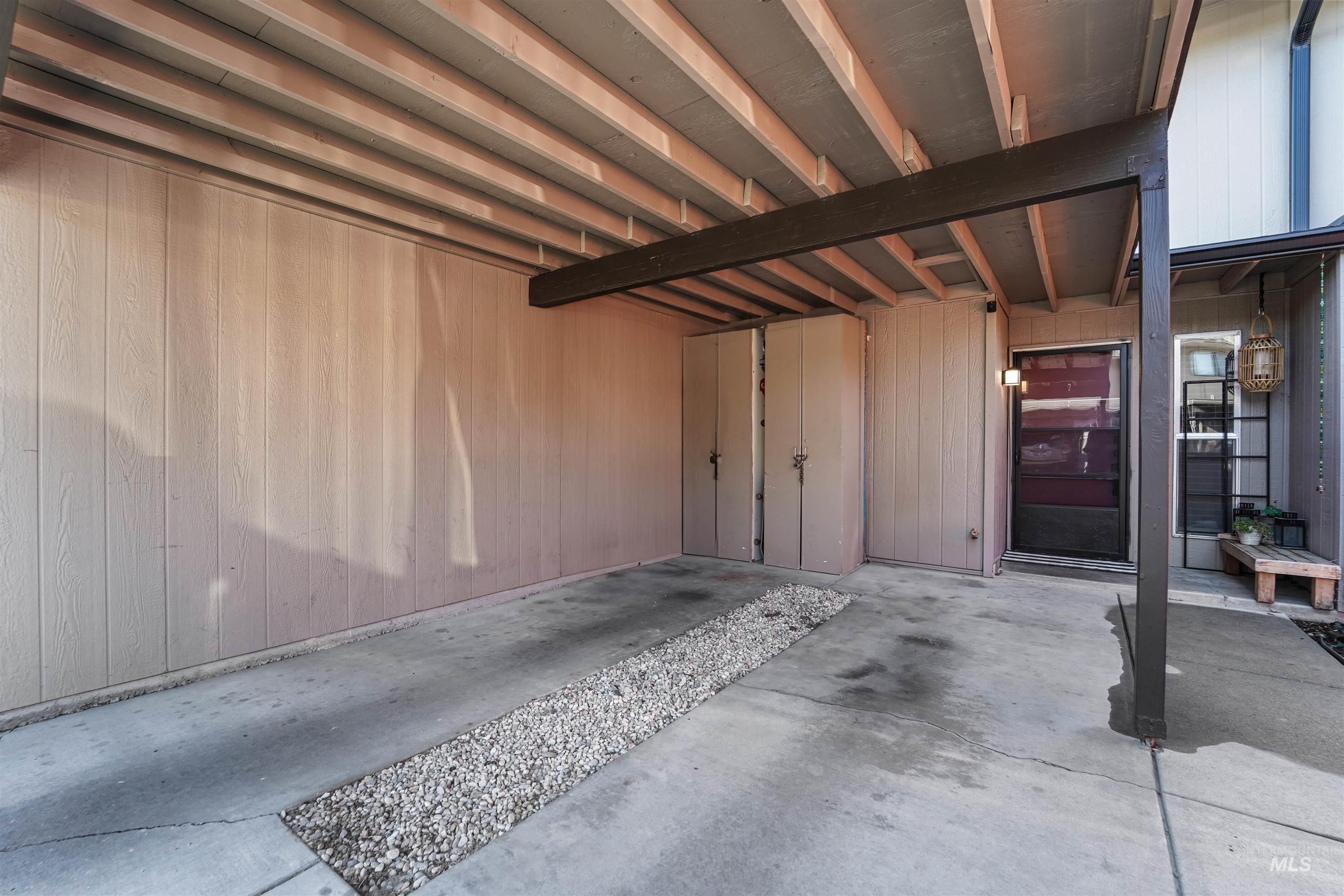 348 N Eagle Glen