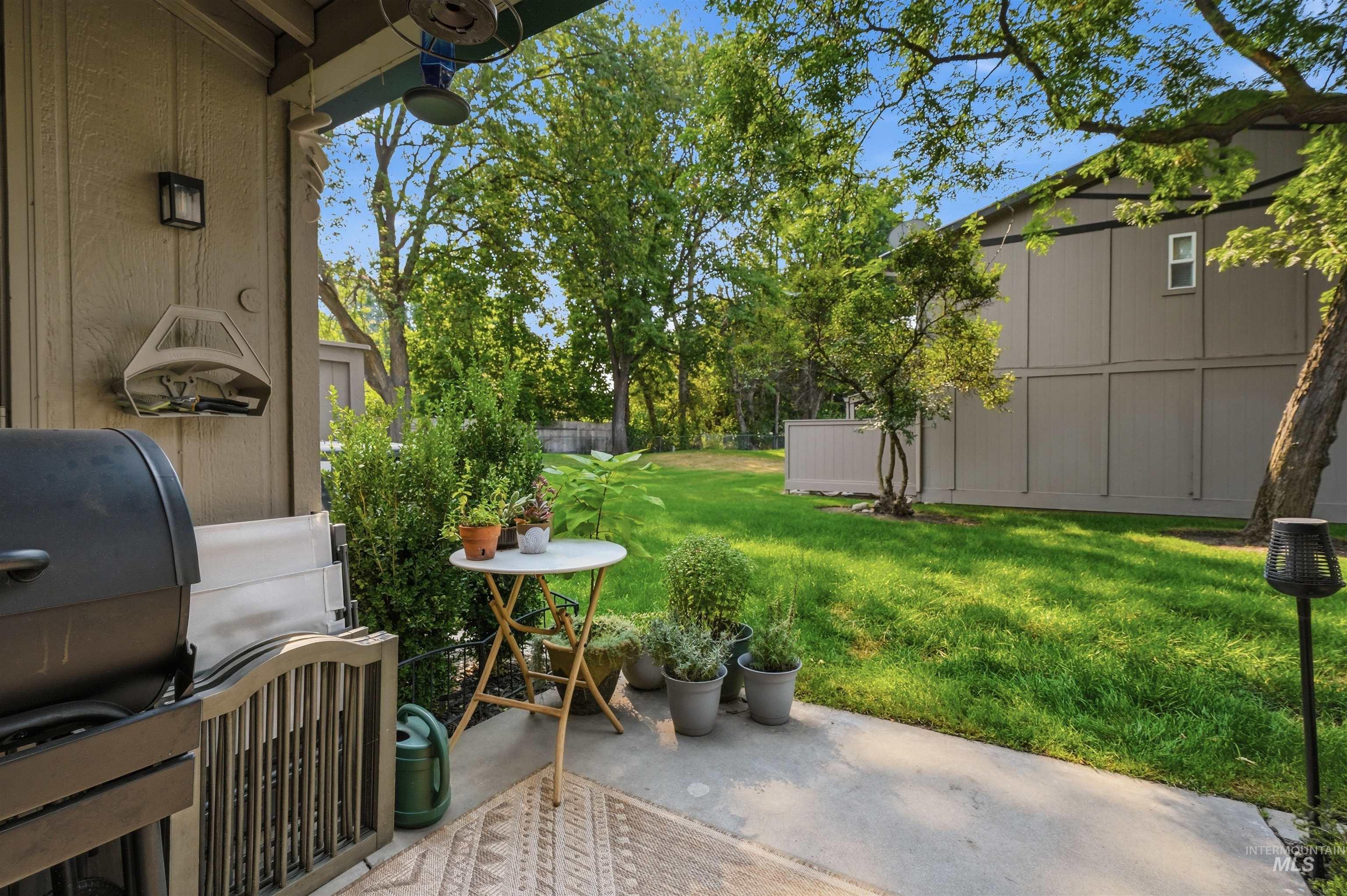 348 N Eagle Glen