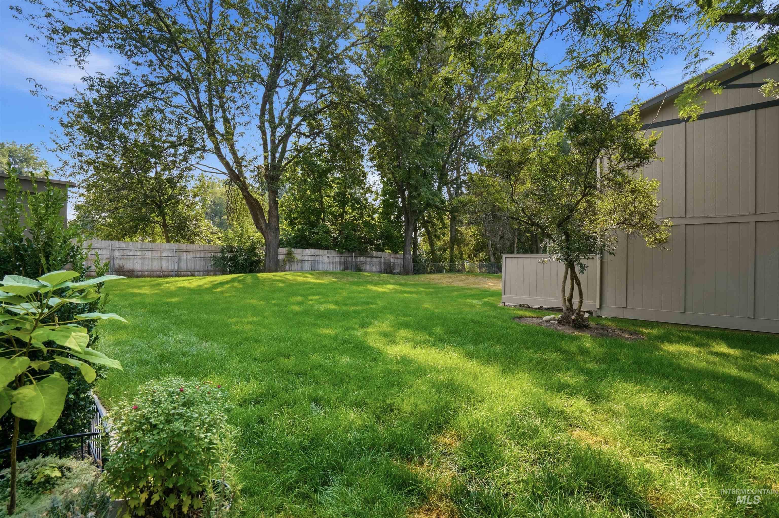 348 N Eagle Glen