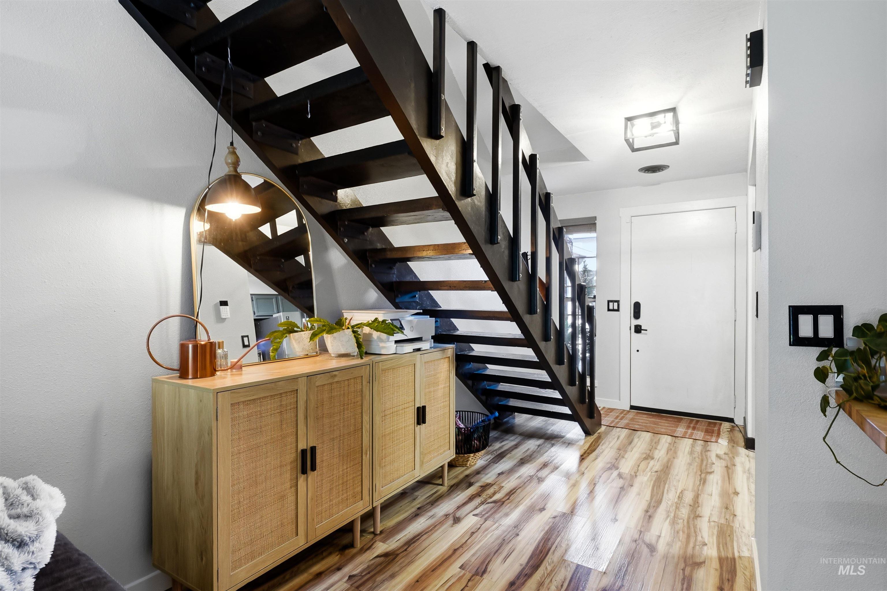 348 N Eagle Glen