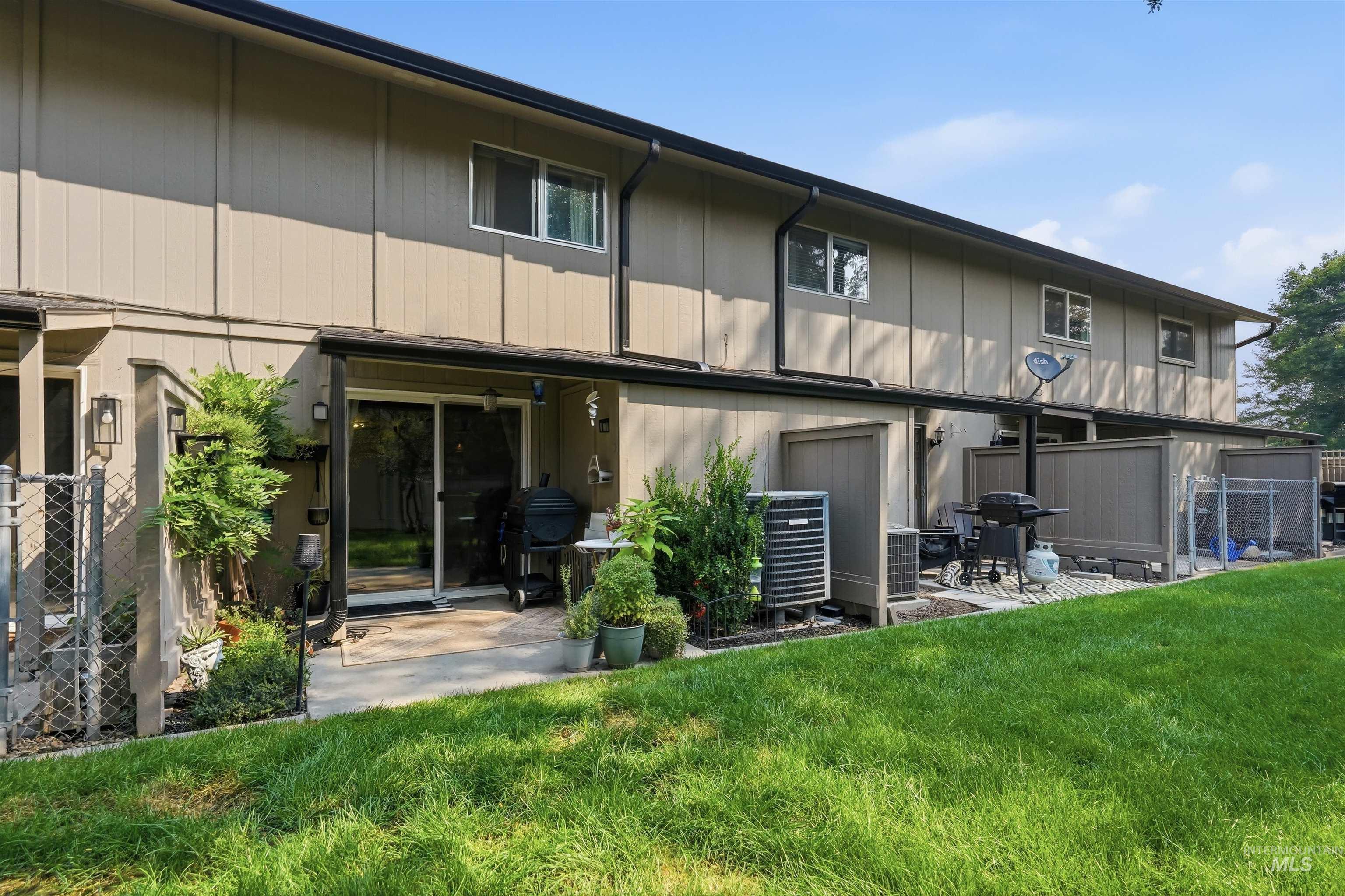 348 N Eagle Glen