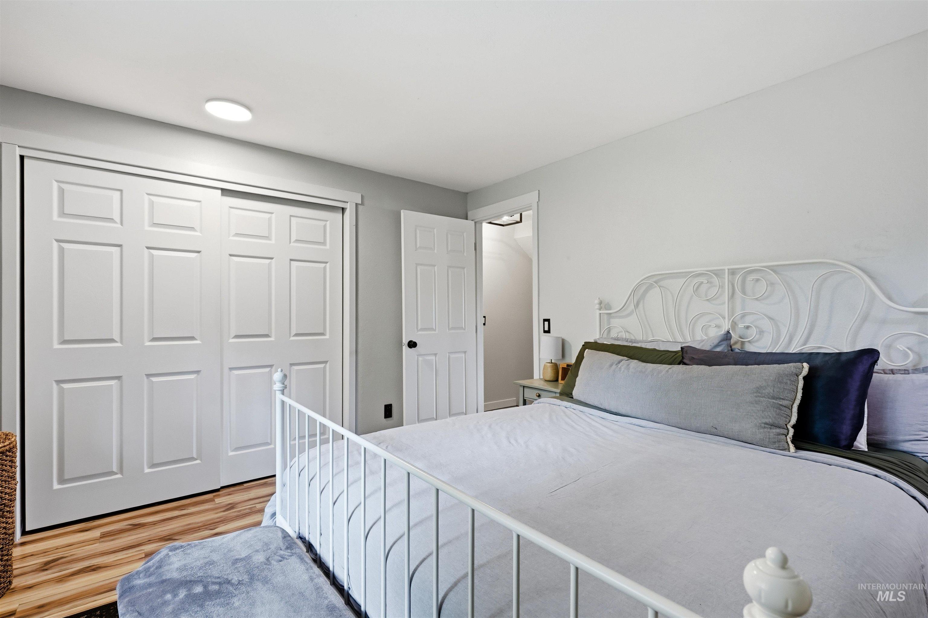 348 N Eagle Glen