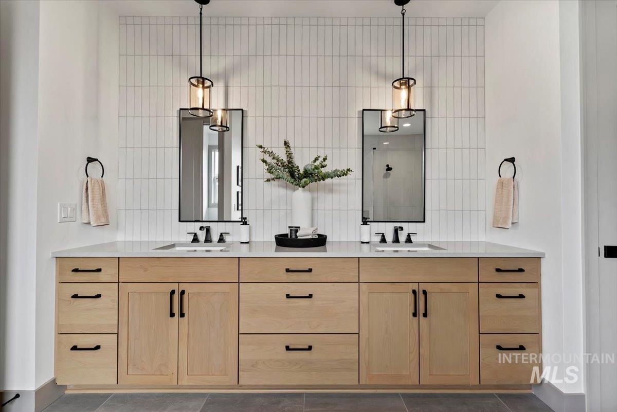 6426 W Danes Dr. Unit: Shasta XXL - TBB