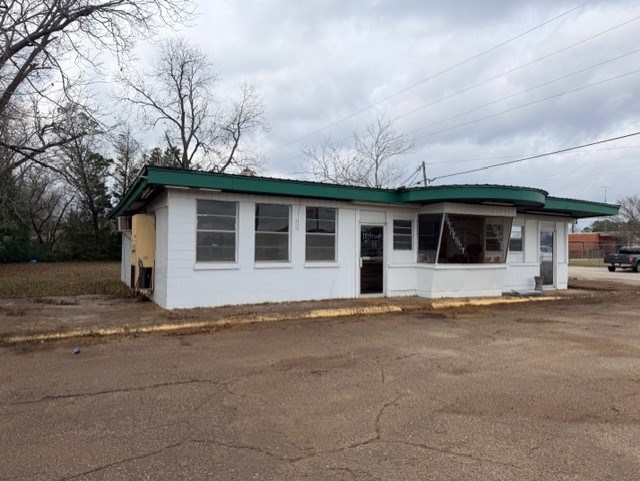 606 Main Street