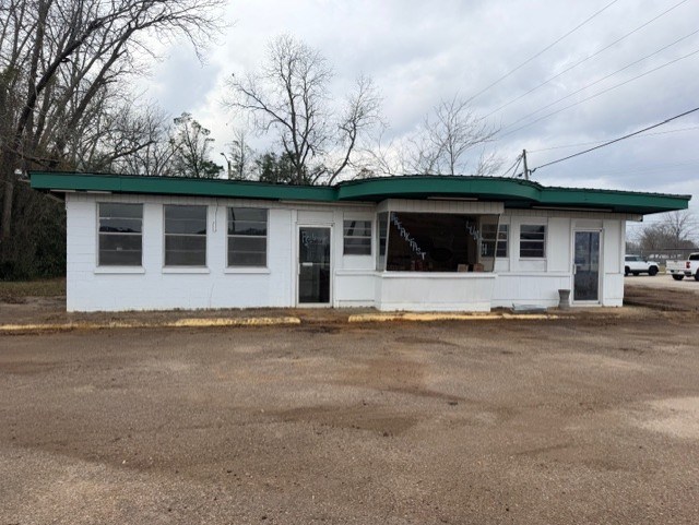 606 Main Street