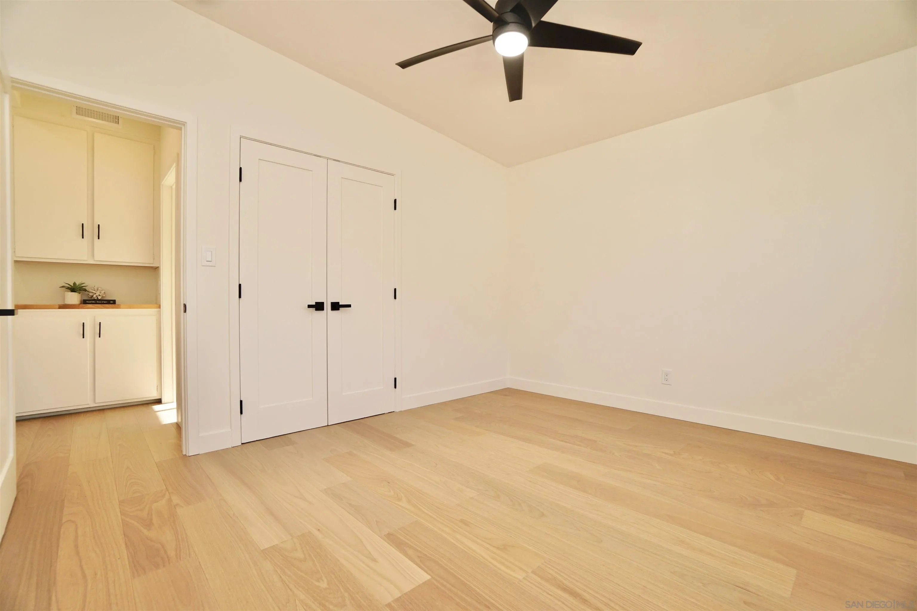 2422 Buena Vista Ave