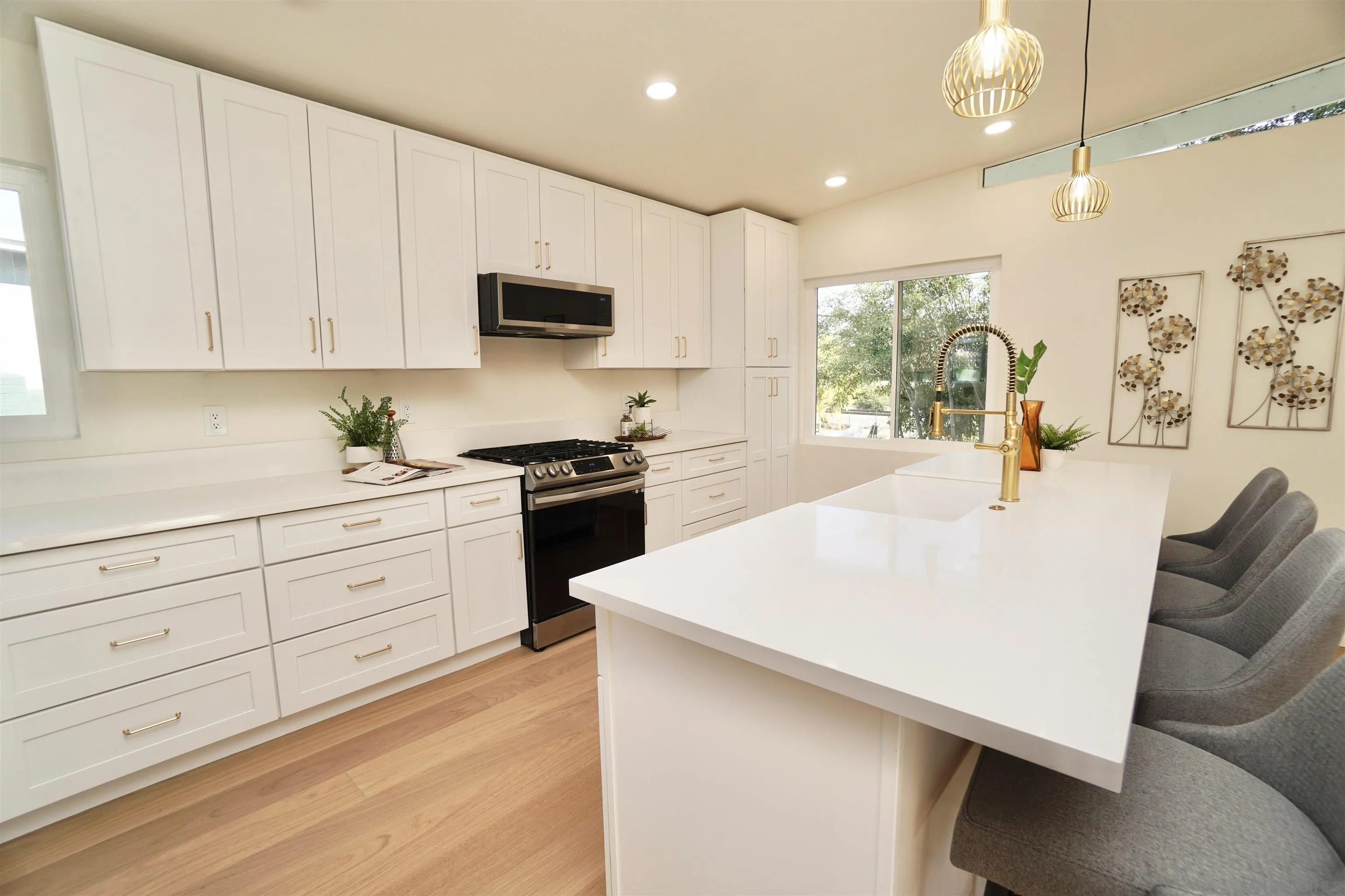 2422 Buena Vista Ave