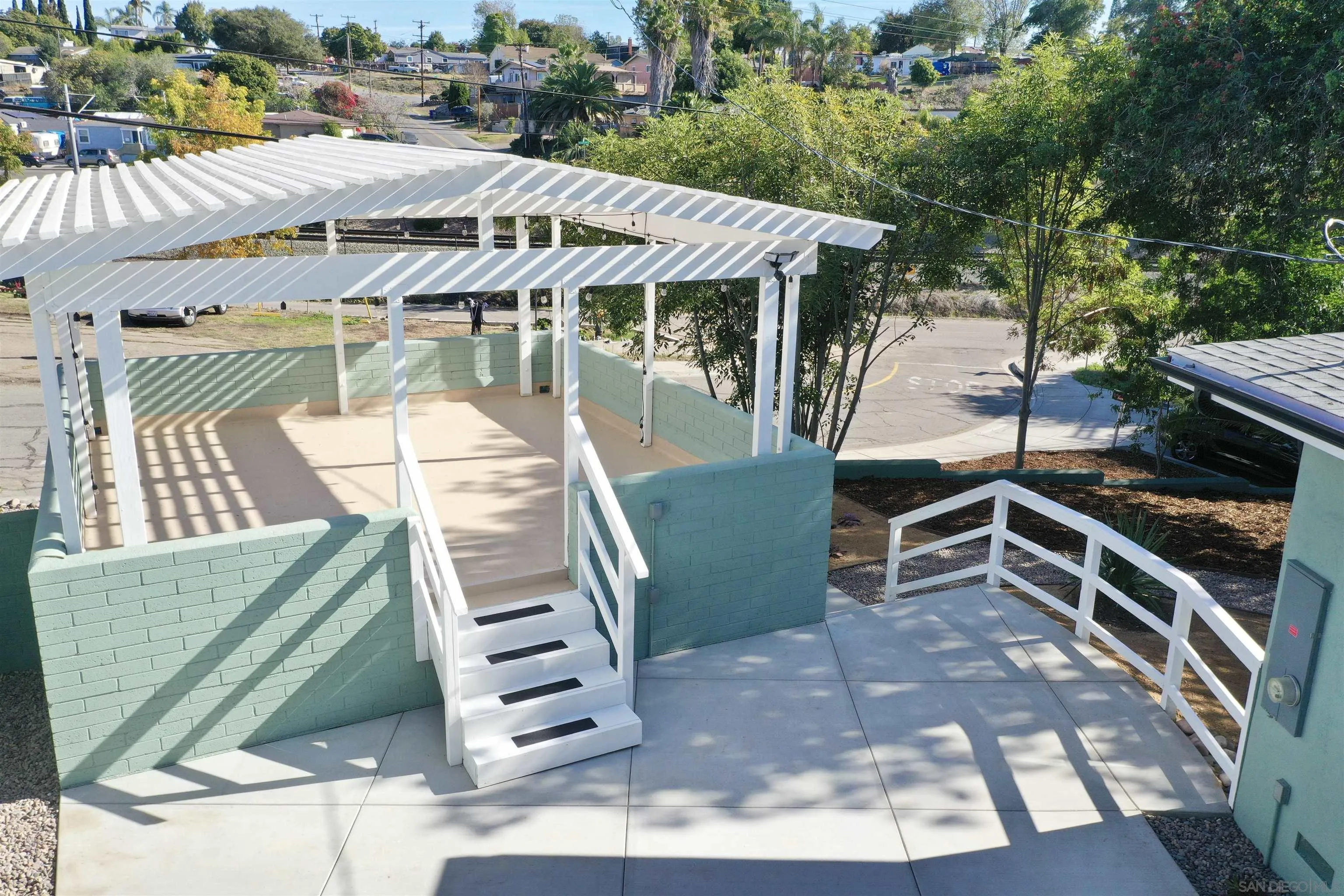 2422 Buena Vista Ave