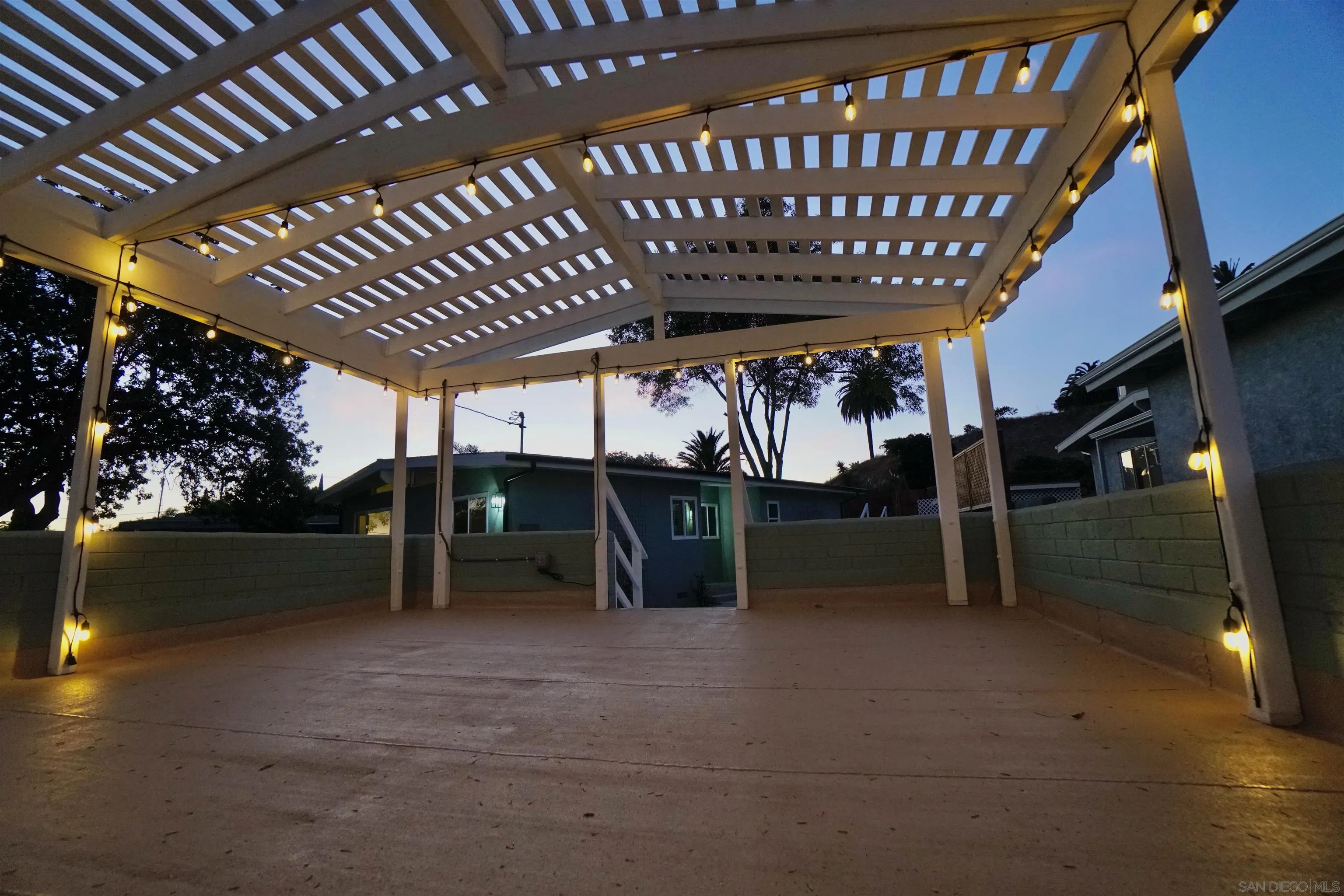 2422 Buena Vista Ave