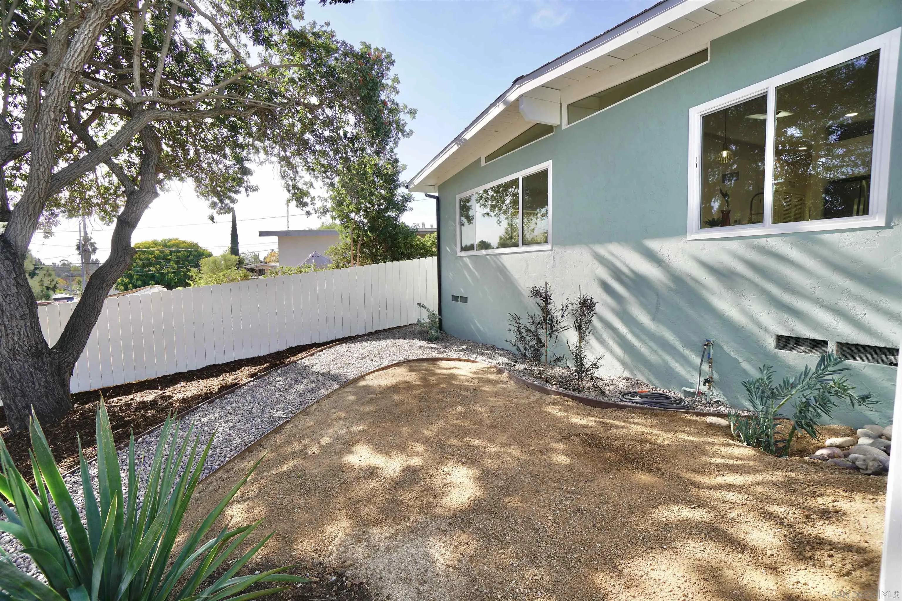 2422 Buena Vista Ave