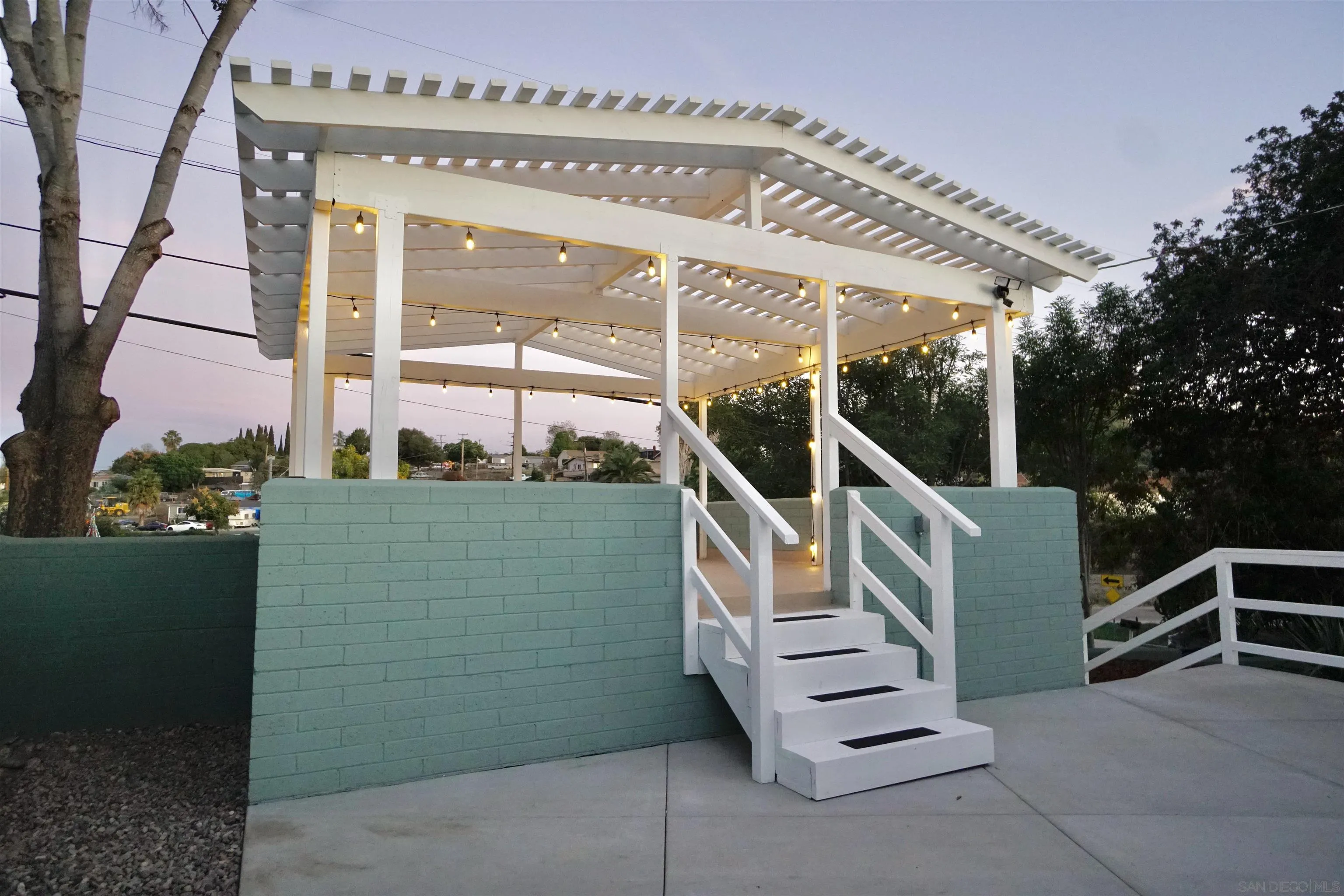 2422 Buena Vista Ave