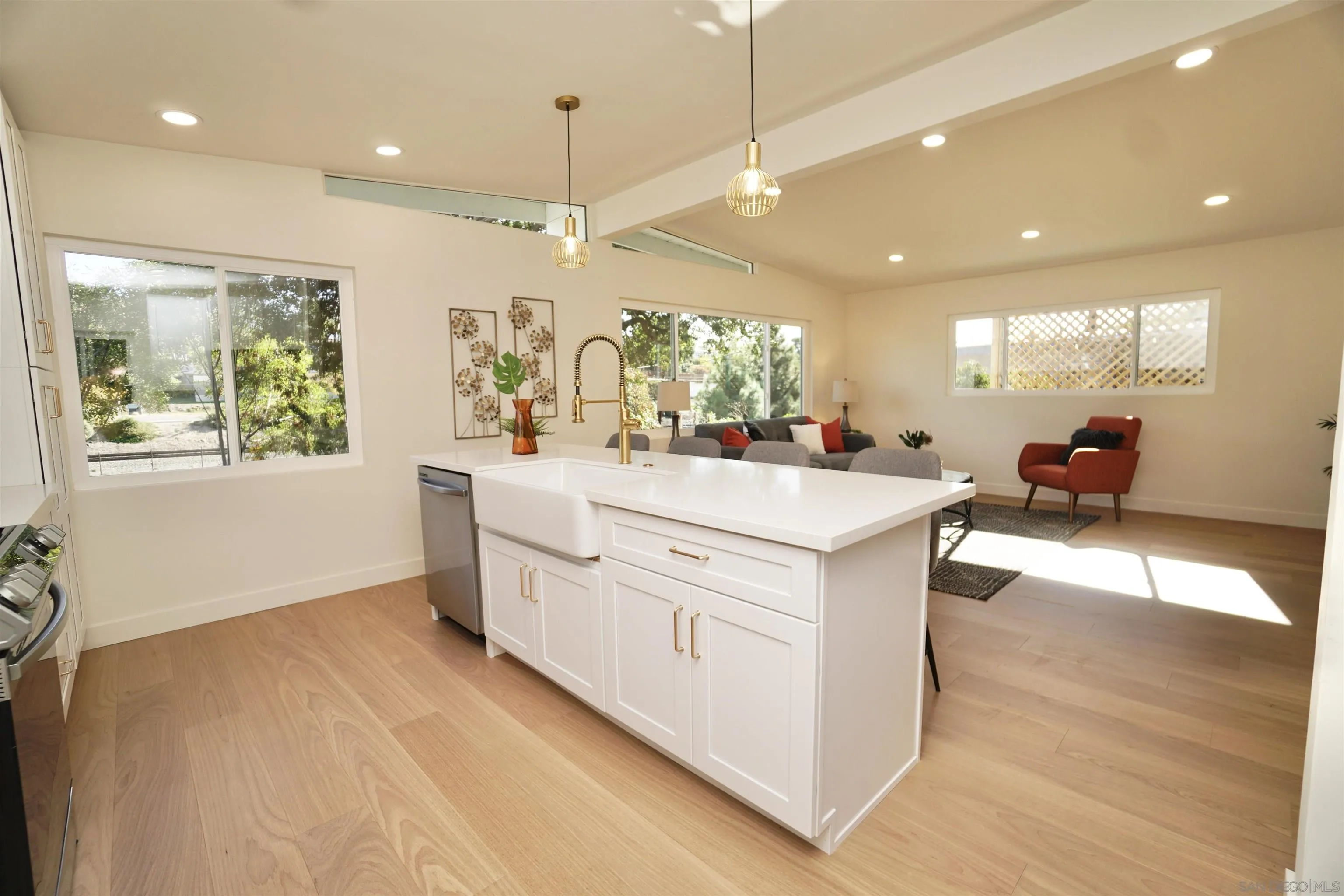 2422 Buena Vista Ave