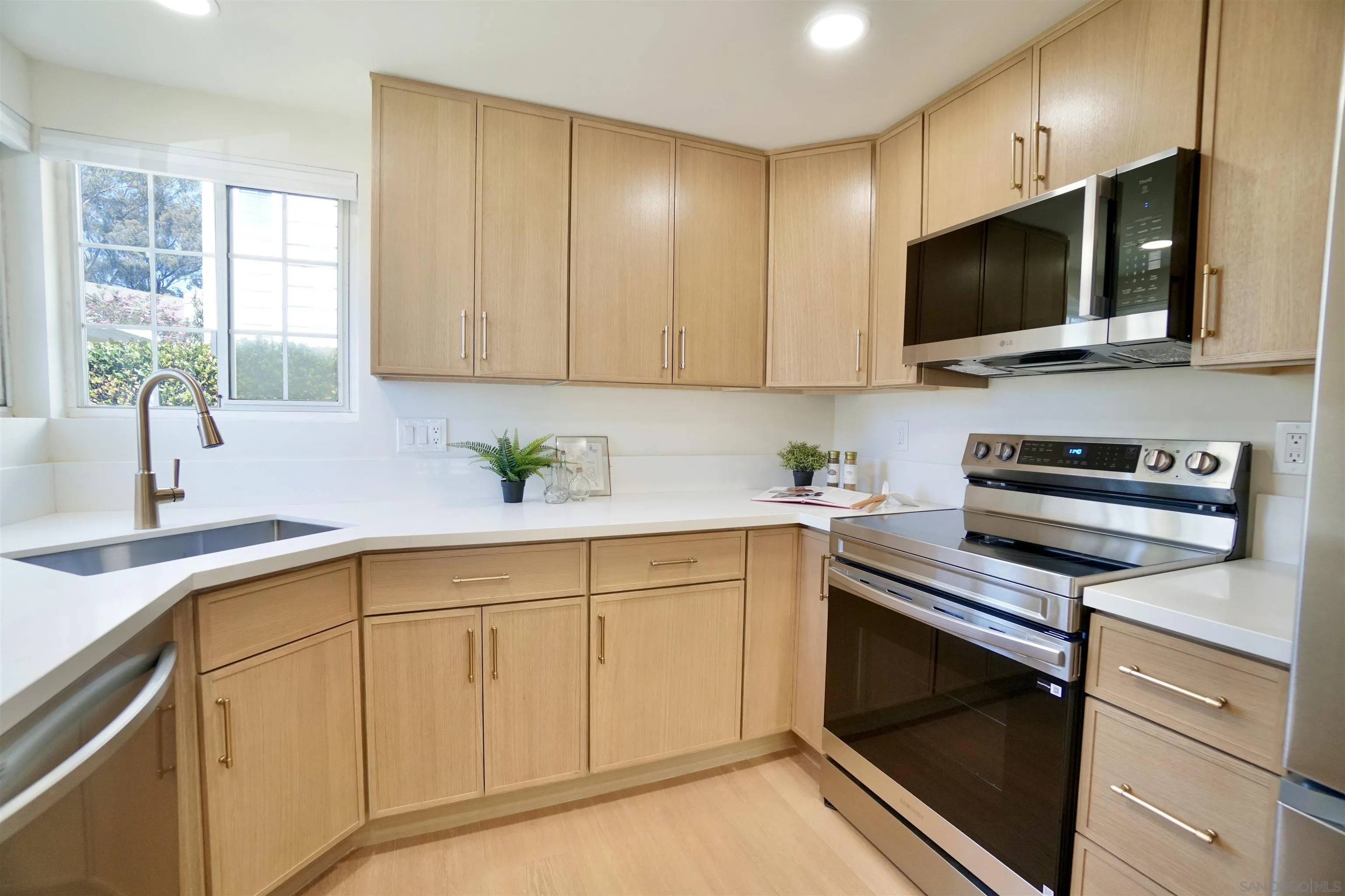 2877 Sanford Lane