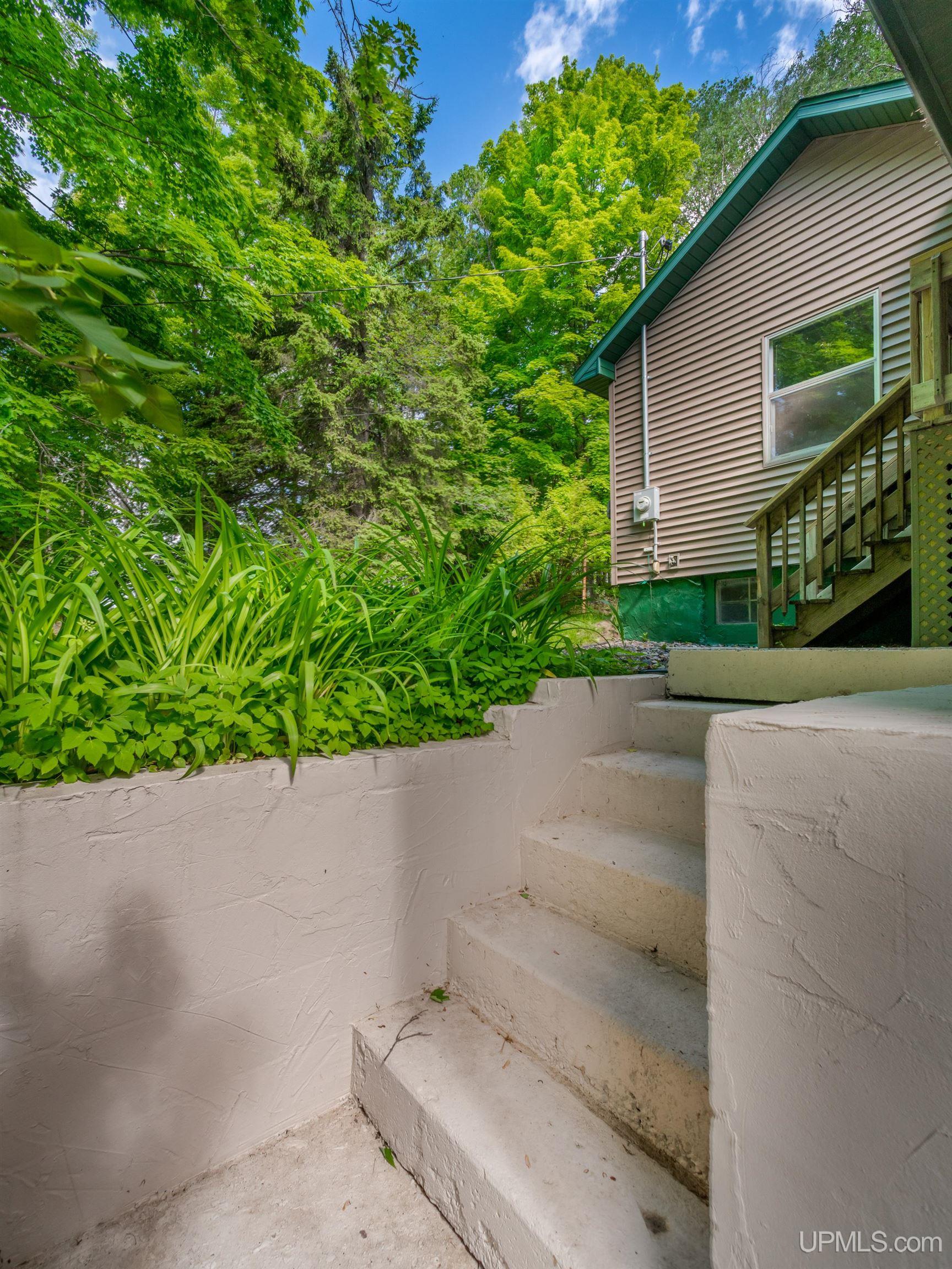 2320 W Grove Street