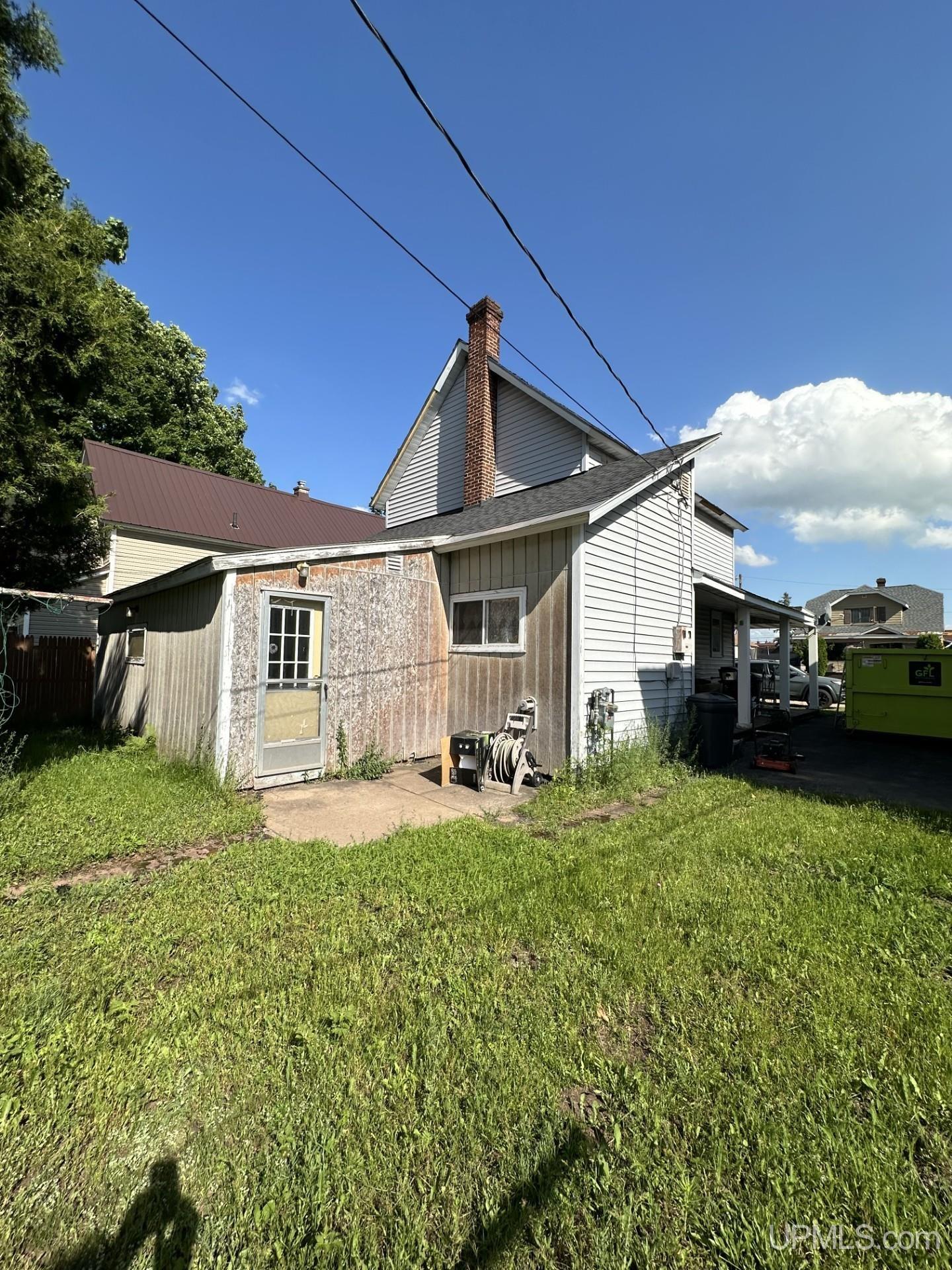 214 W Clark Street