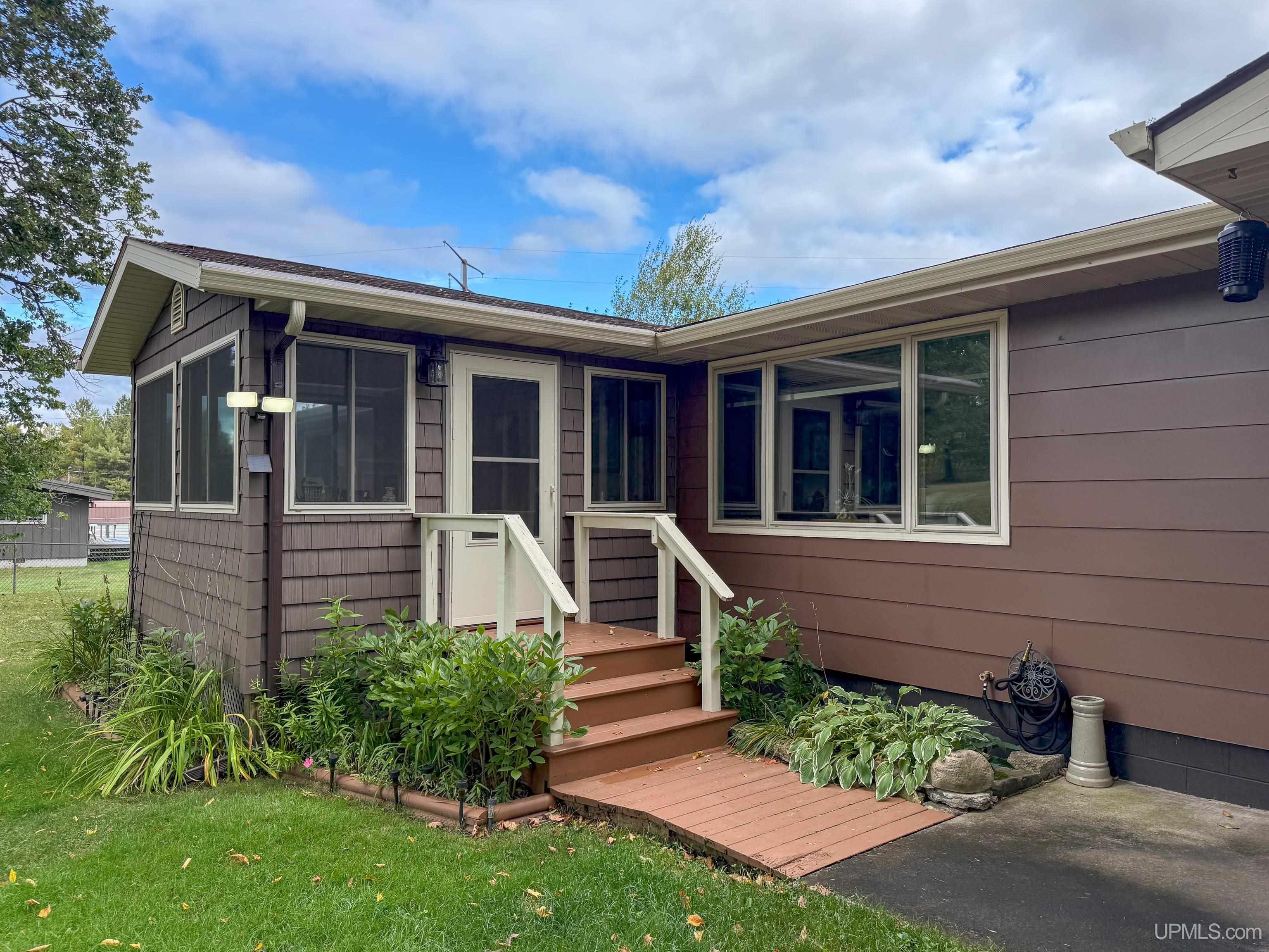 144 N Crestview Drive
