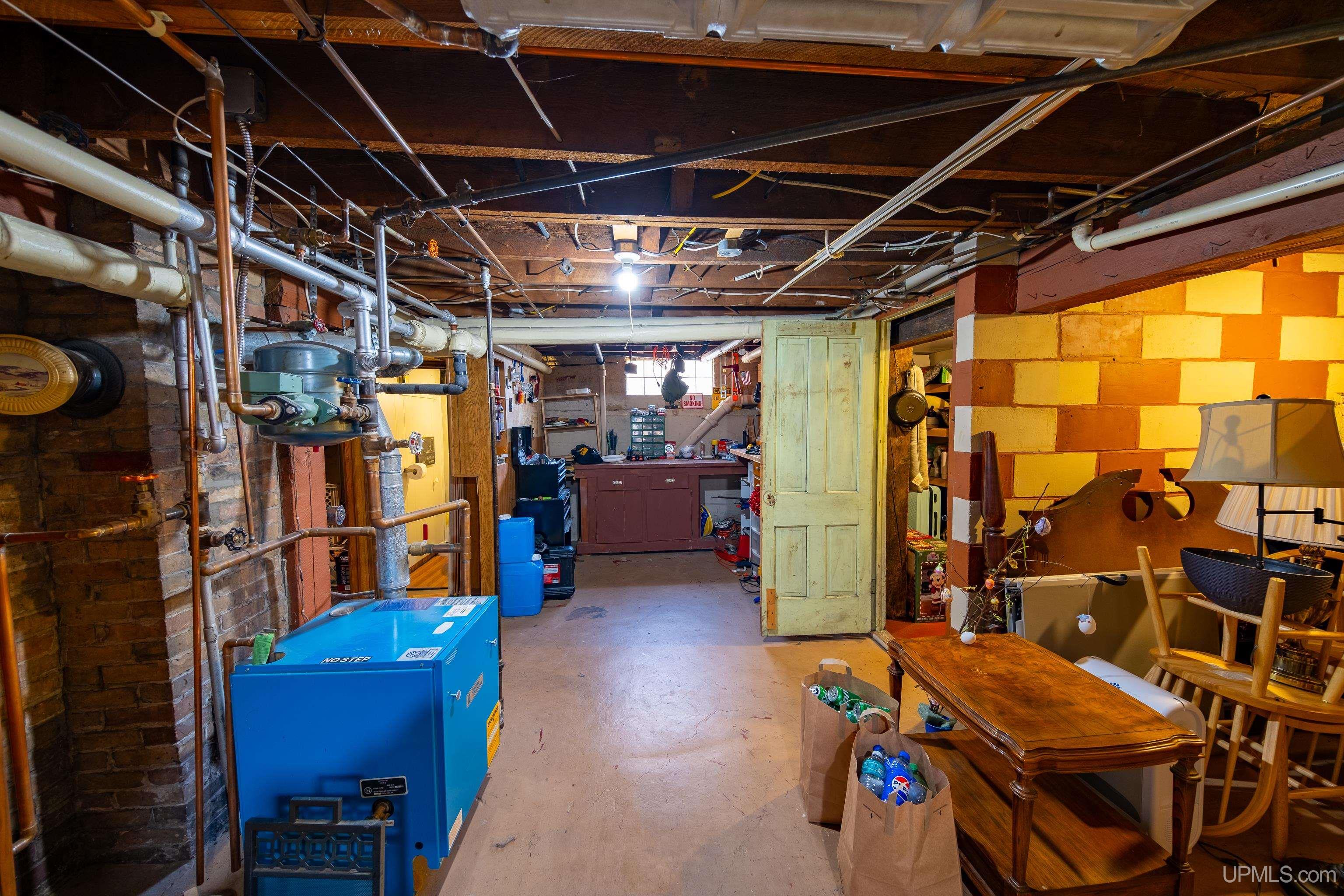 512 E High Street