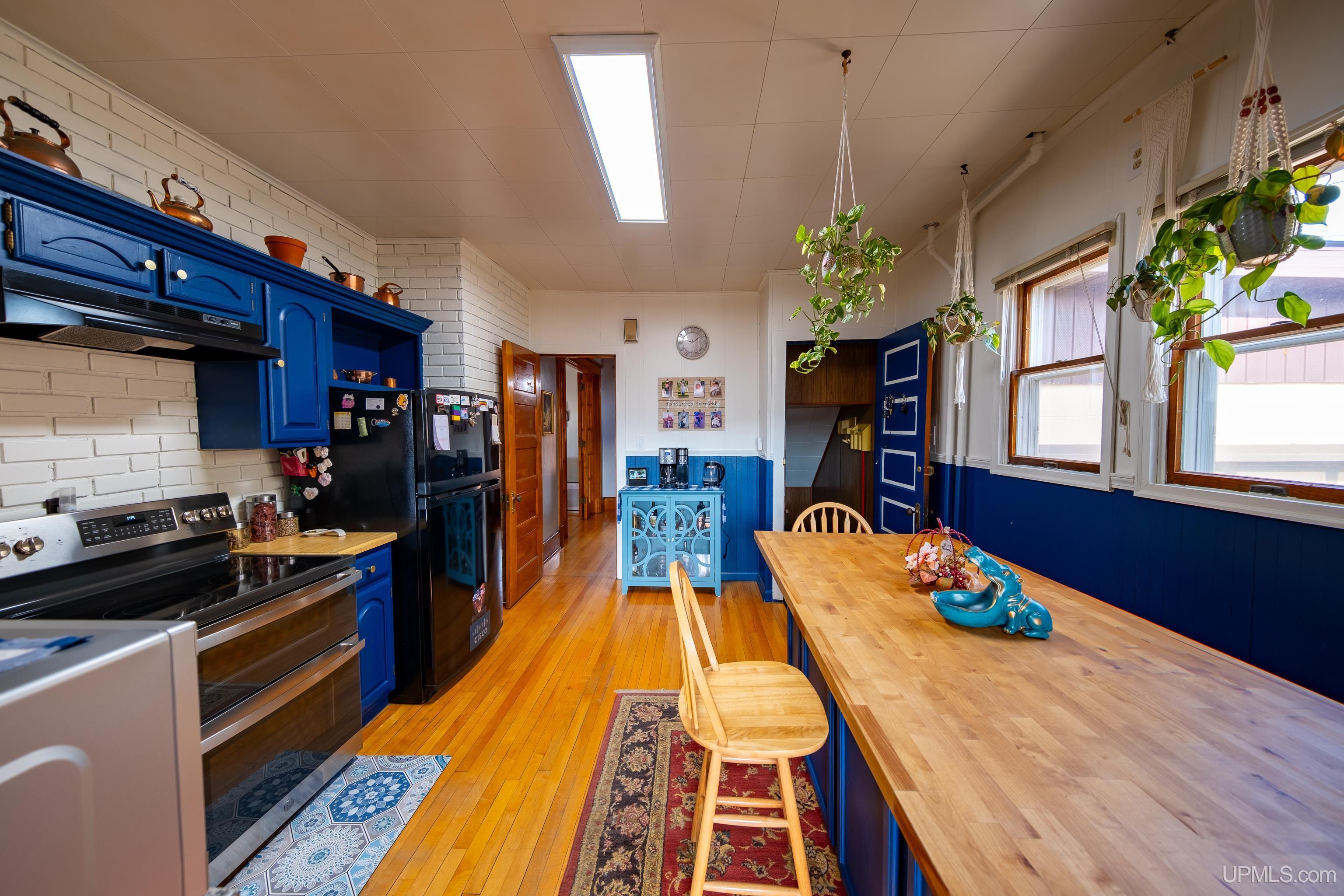 512 E High Street