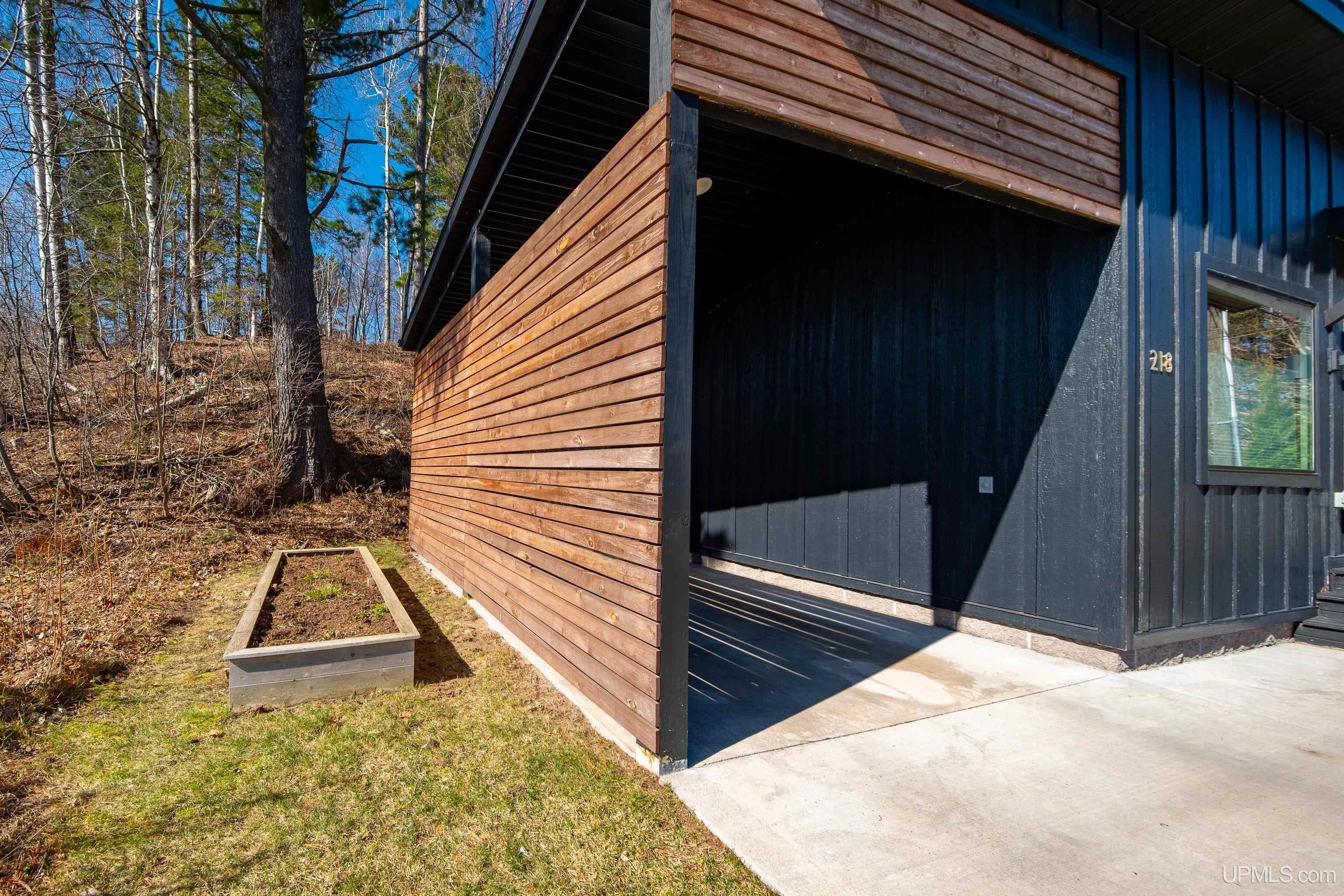 218 W Fairbanks Street