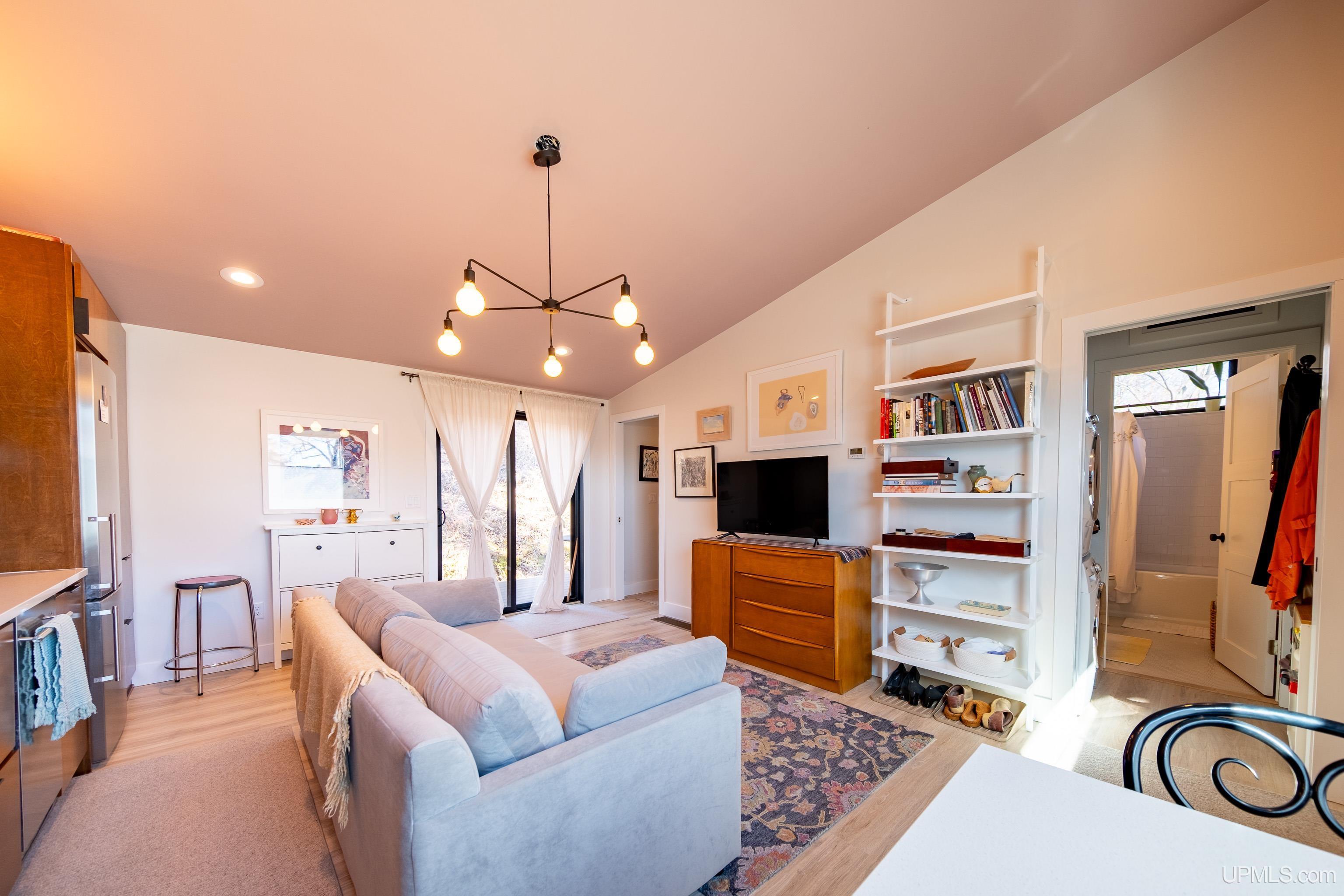 218 W Fairbanks Street
