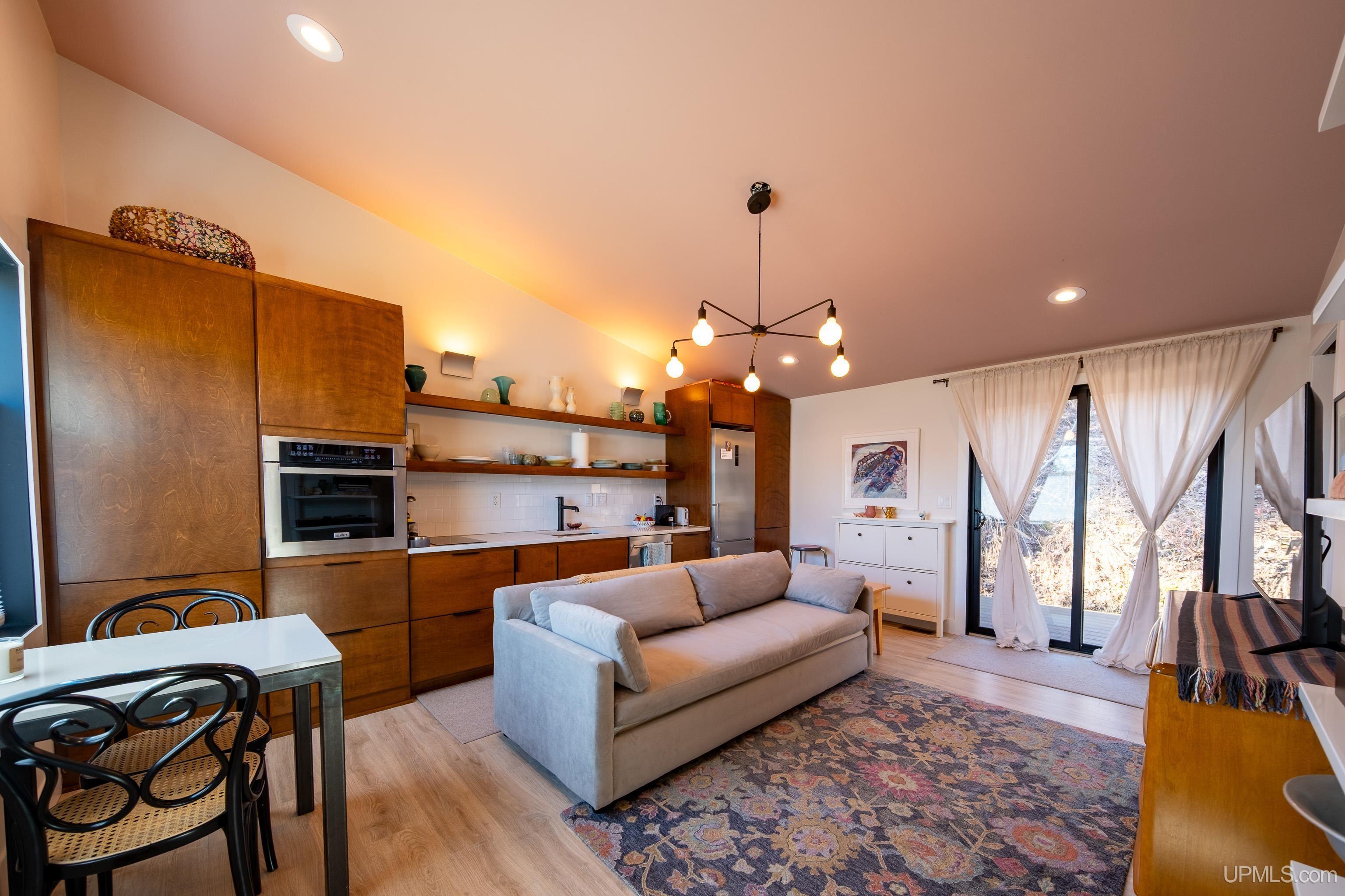 218 W Fairbanks Street