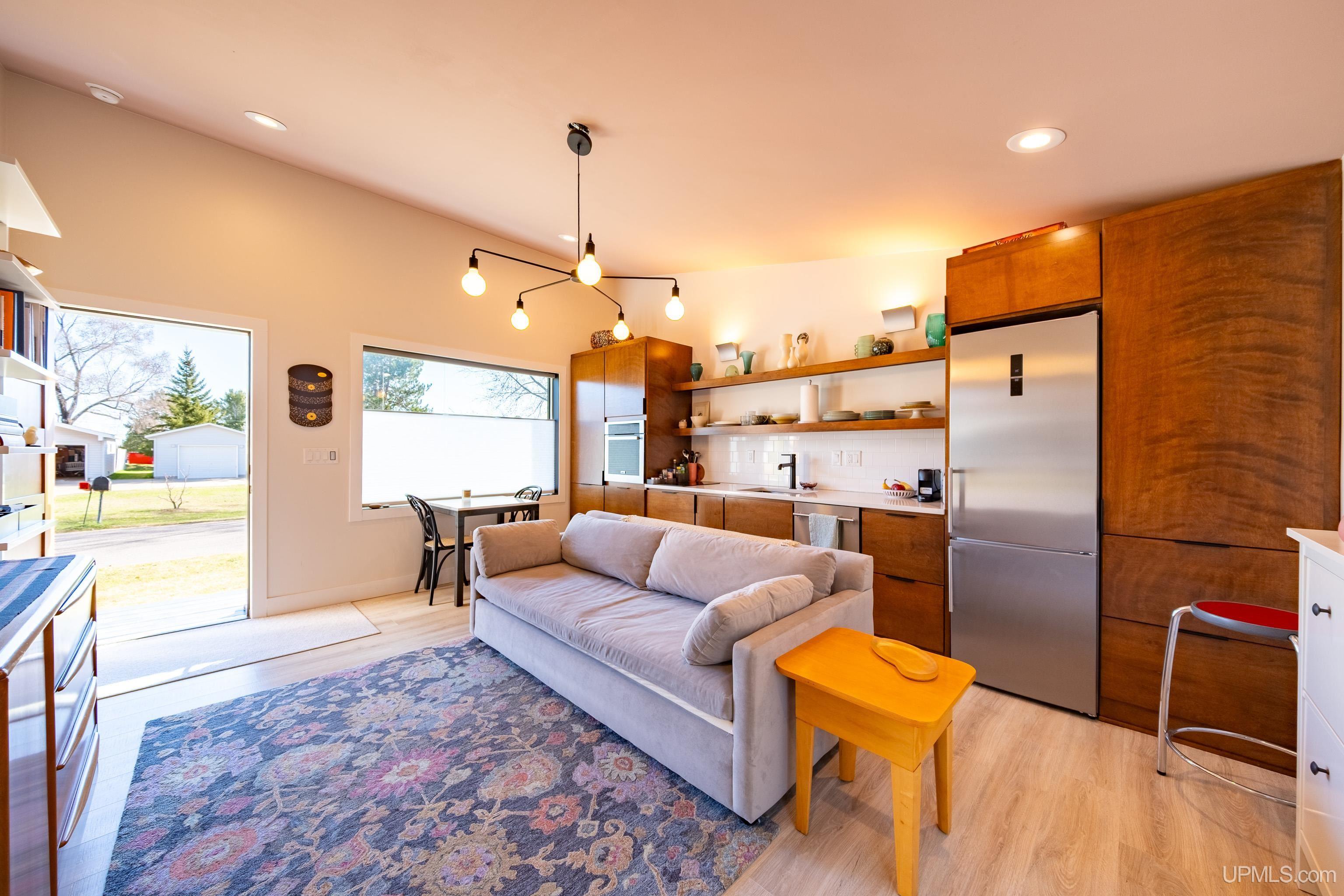 218 W Fairbanks Street
