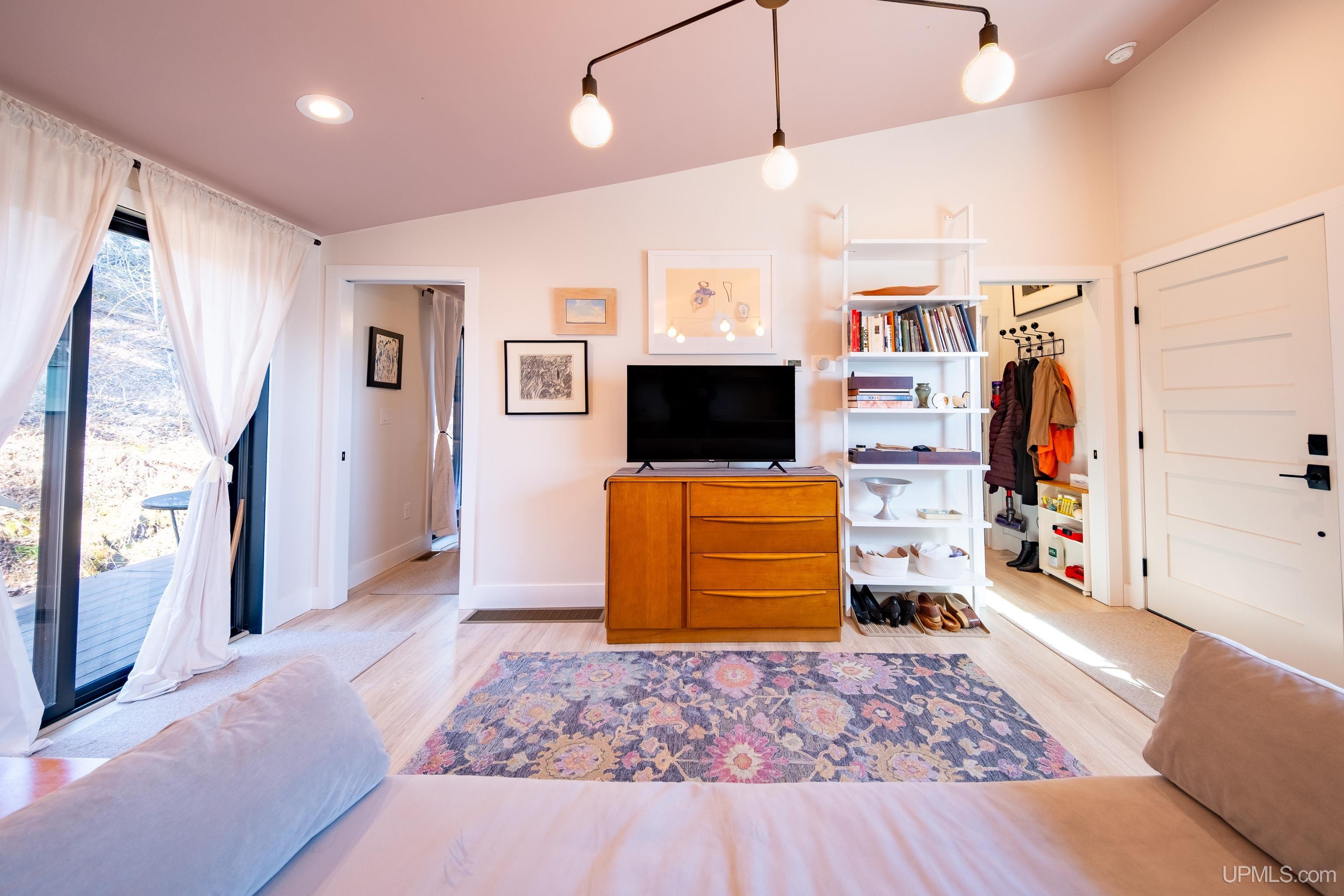 218 W Fairbanks Street