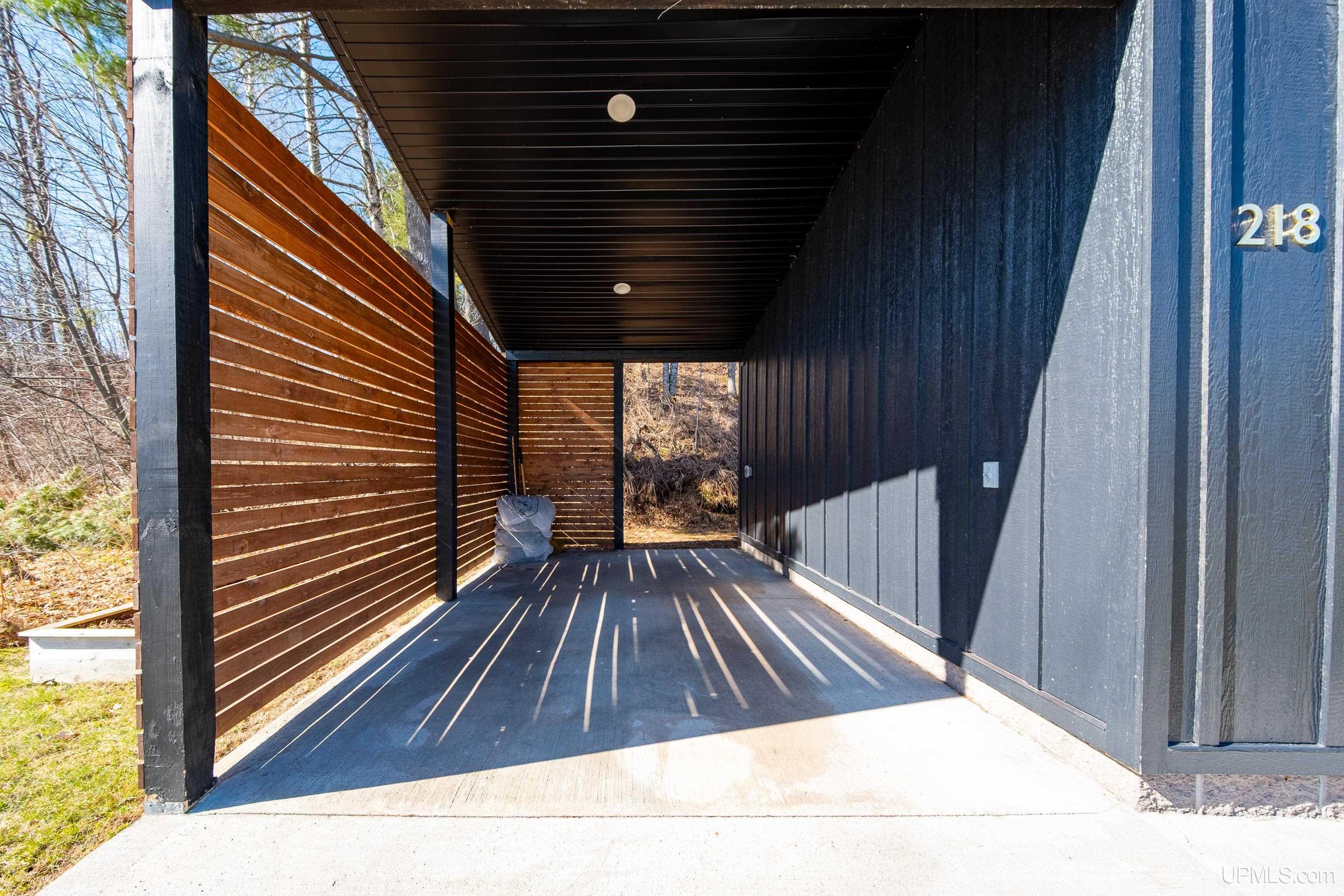 218 W Fairbanks Street