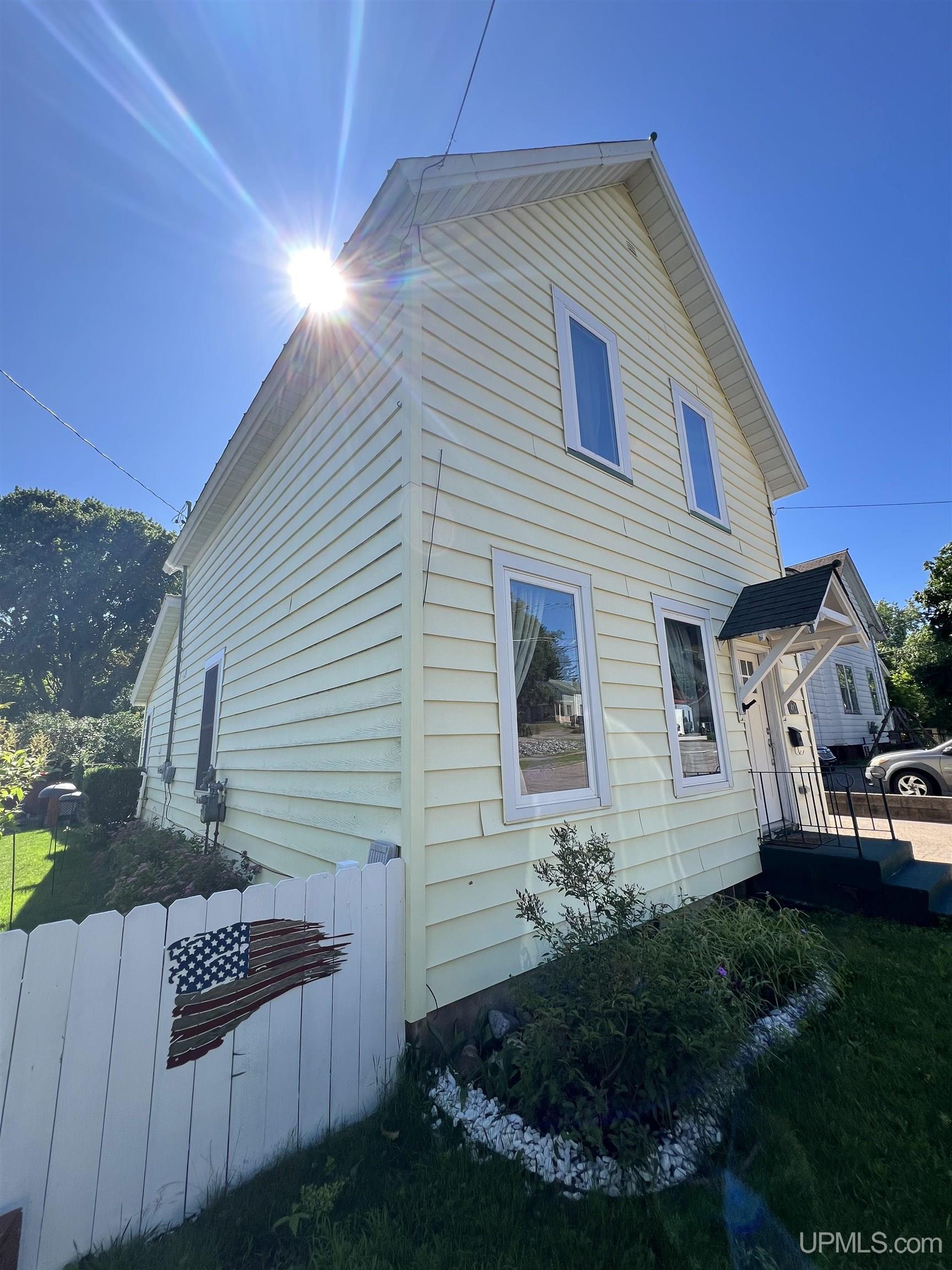 412 Oak Street