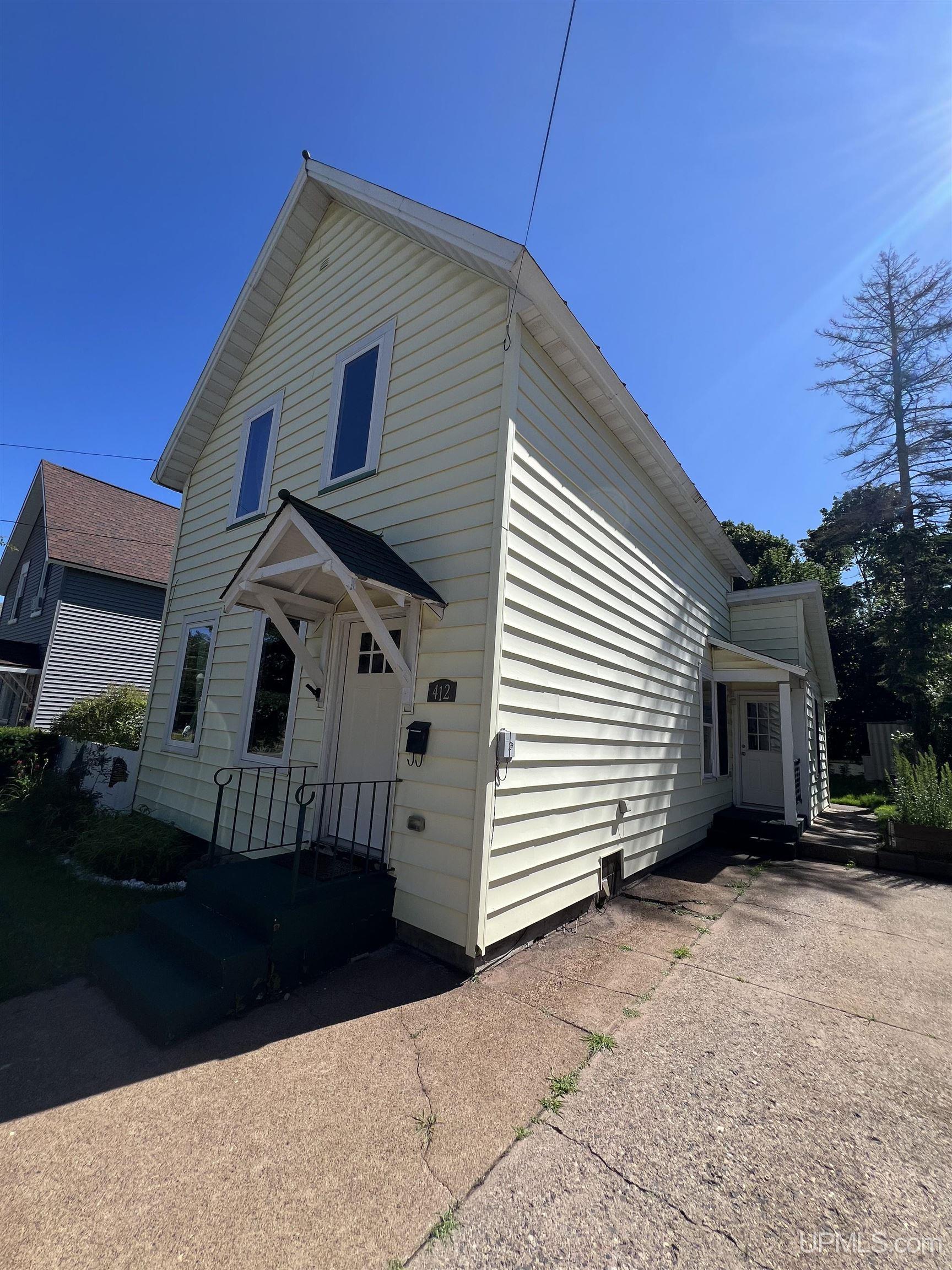 412 Oak Street