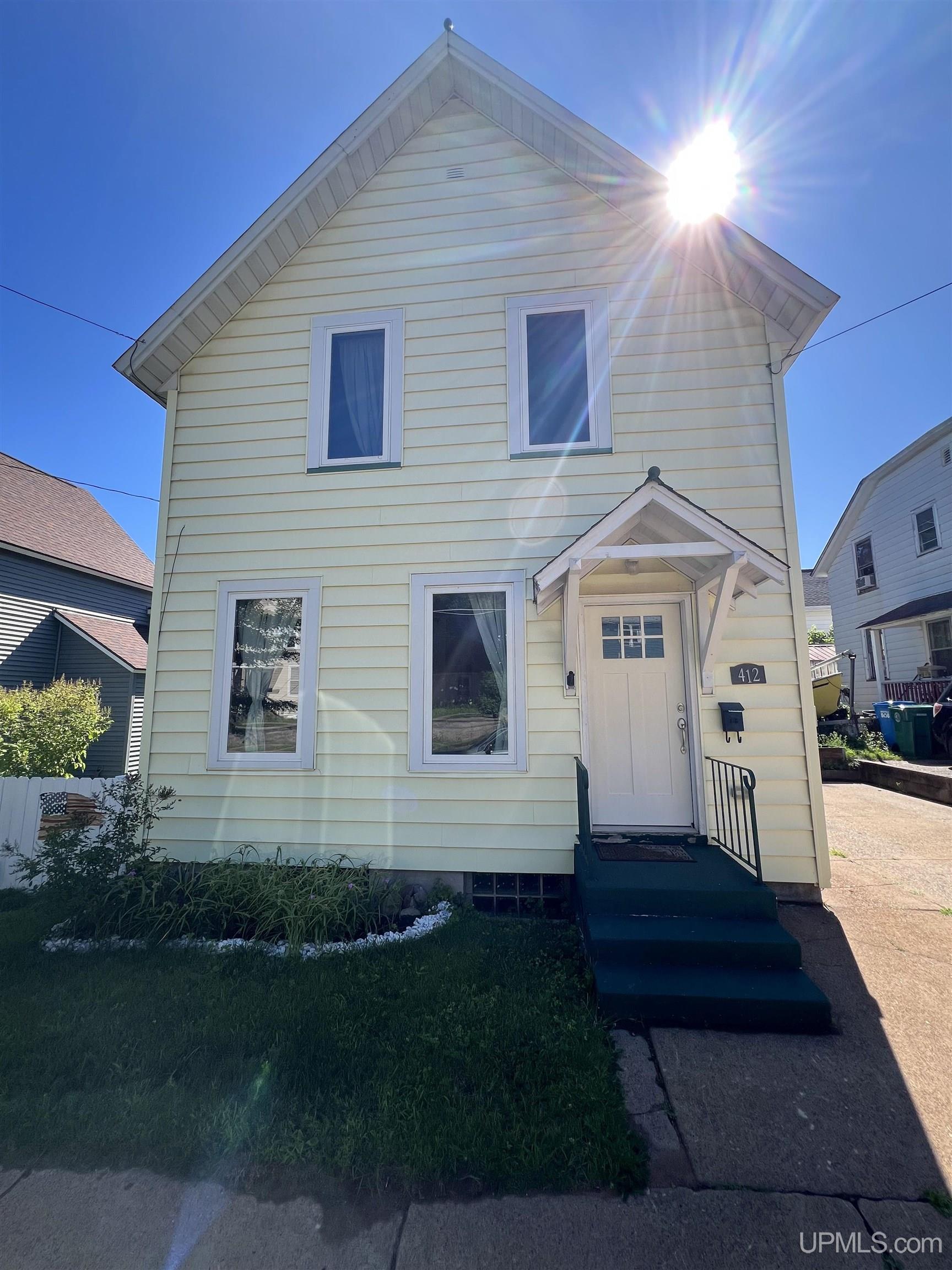 412 Oak Street