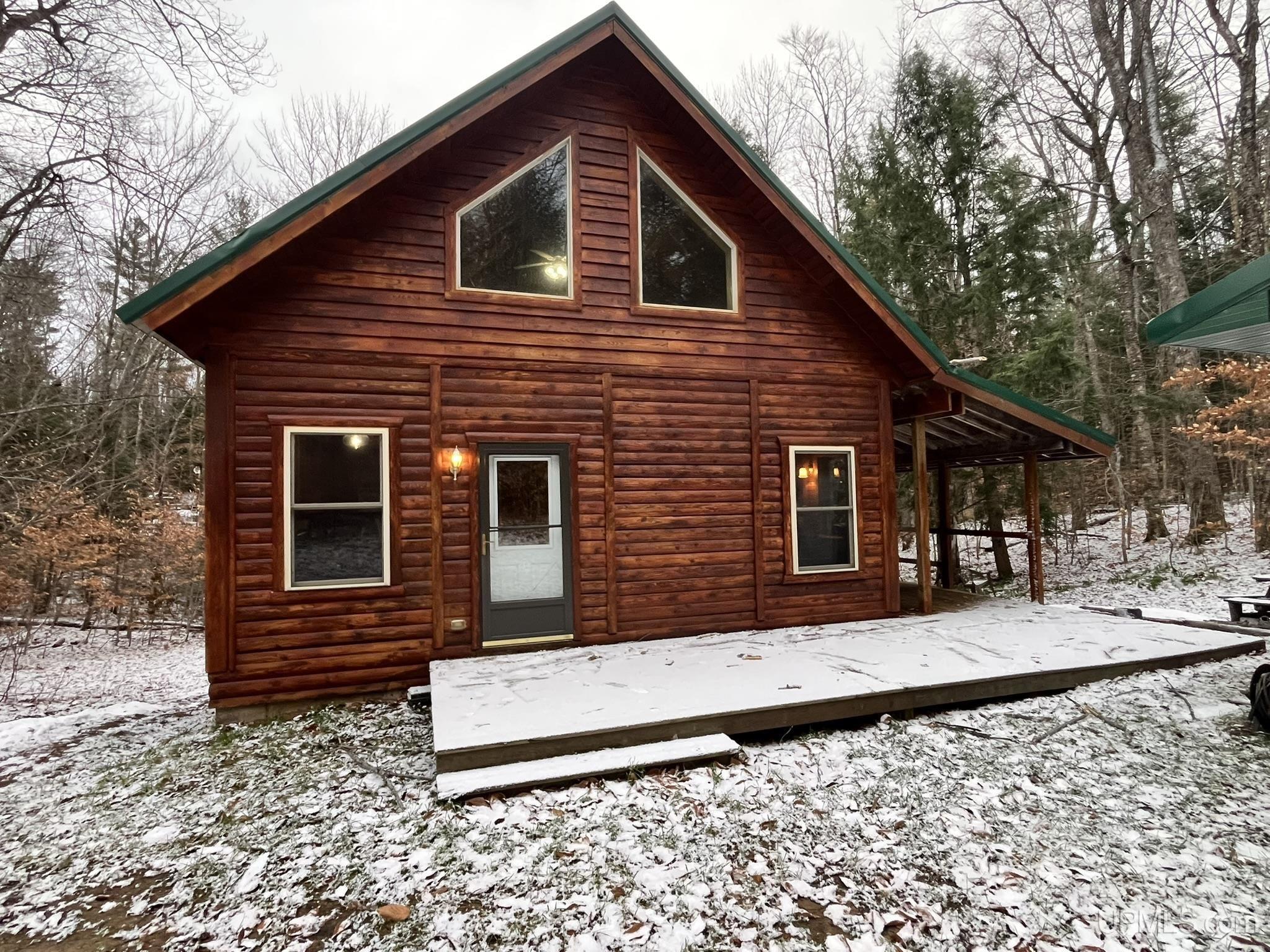 9015 E Powell Lake Road