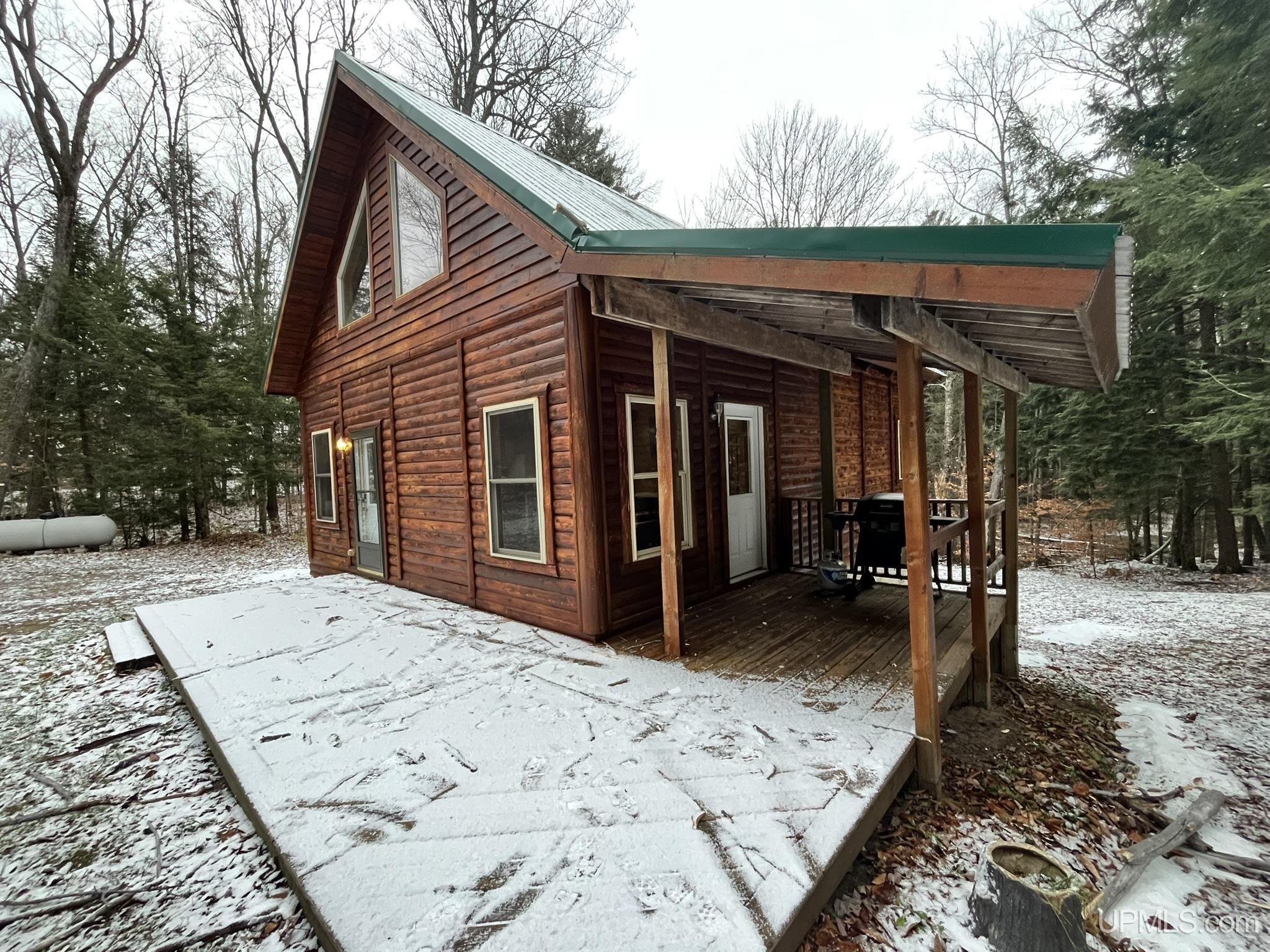 9015 E Powell Lake Road