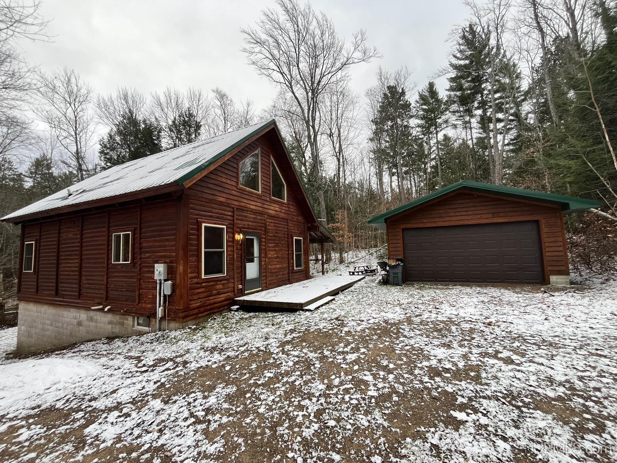 9015 E Powell Lake Road
