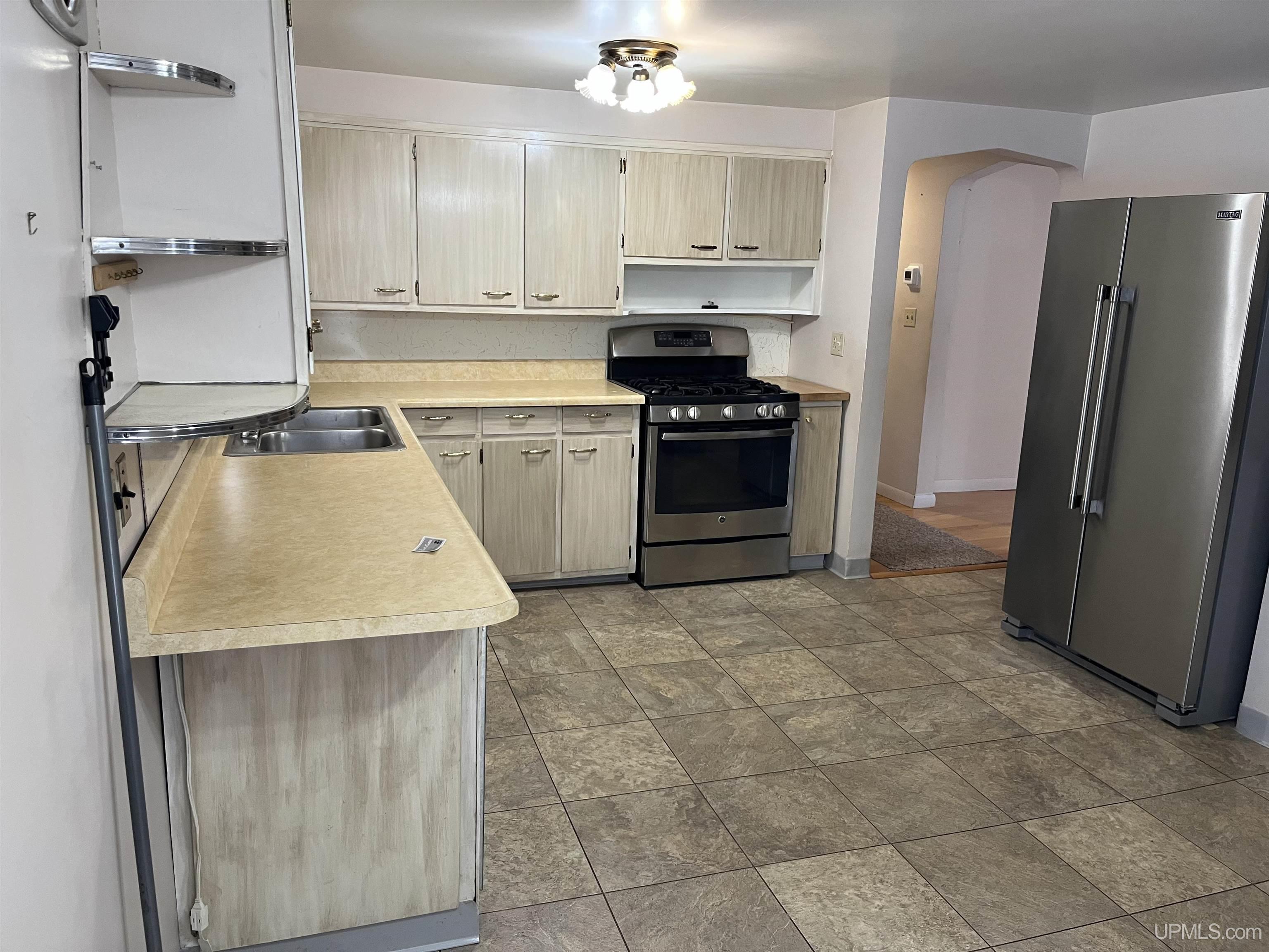 2015 Wetton Avenue