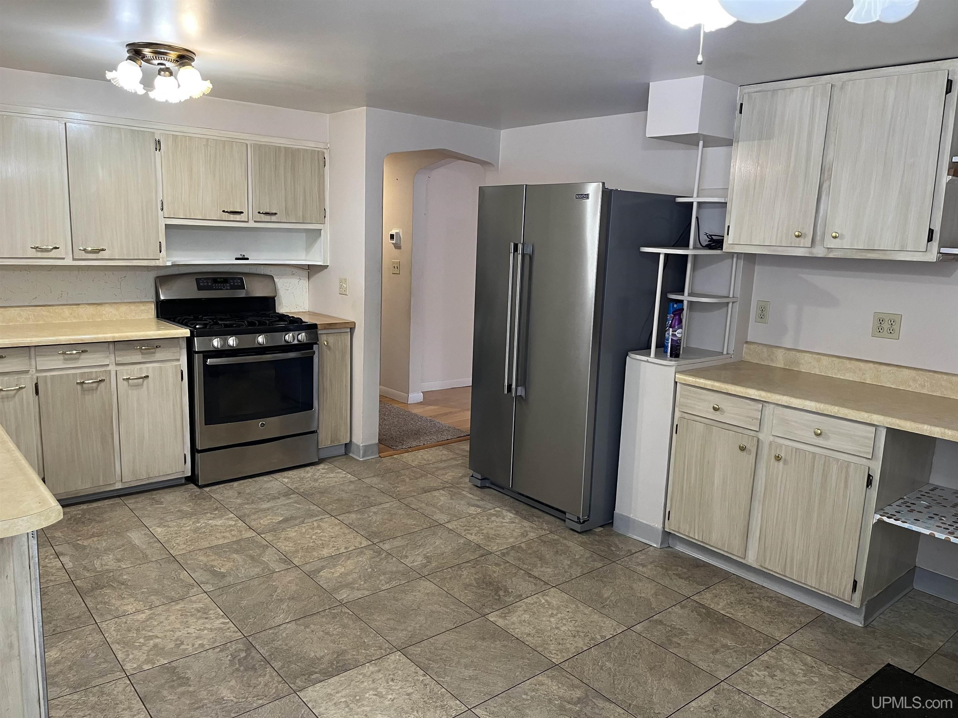 2015 Wetton Avenue