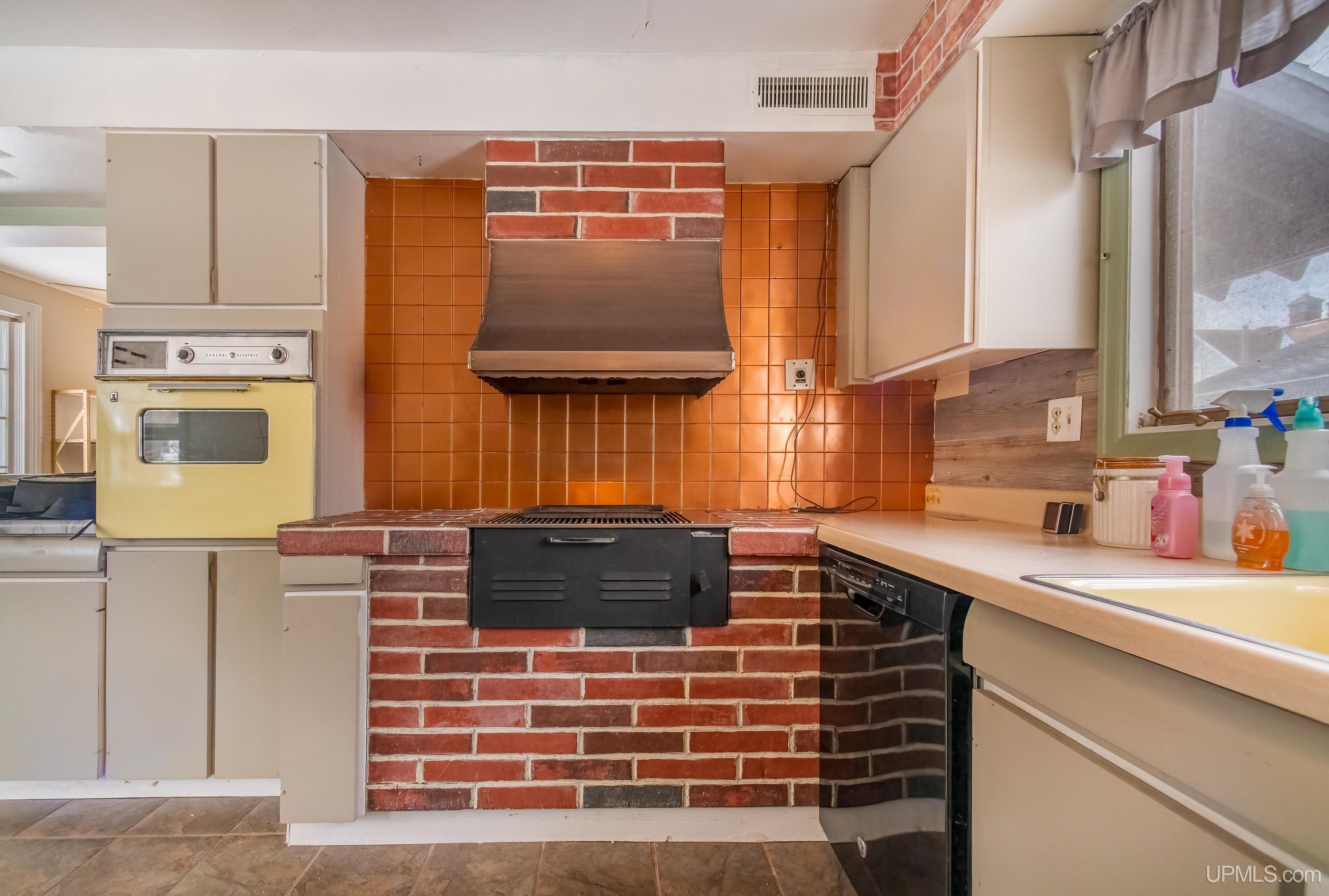 200 W Ridge Street