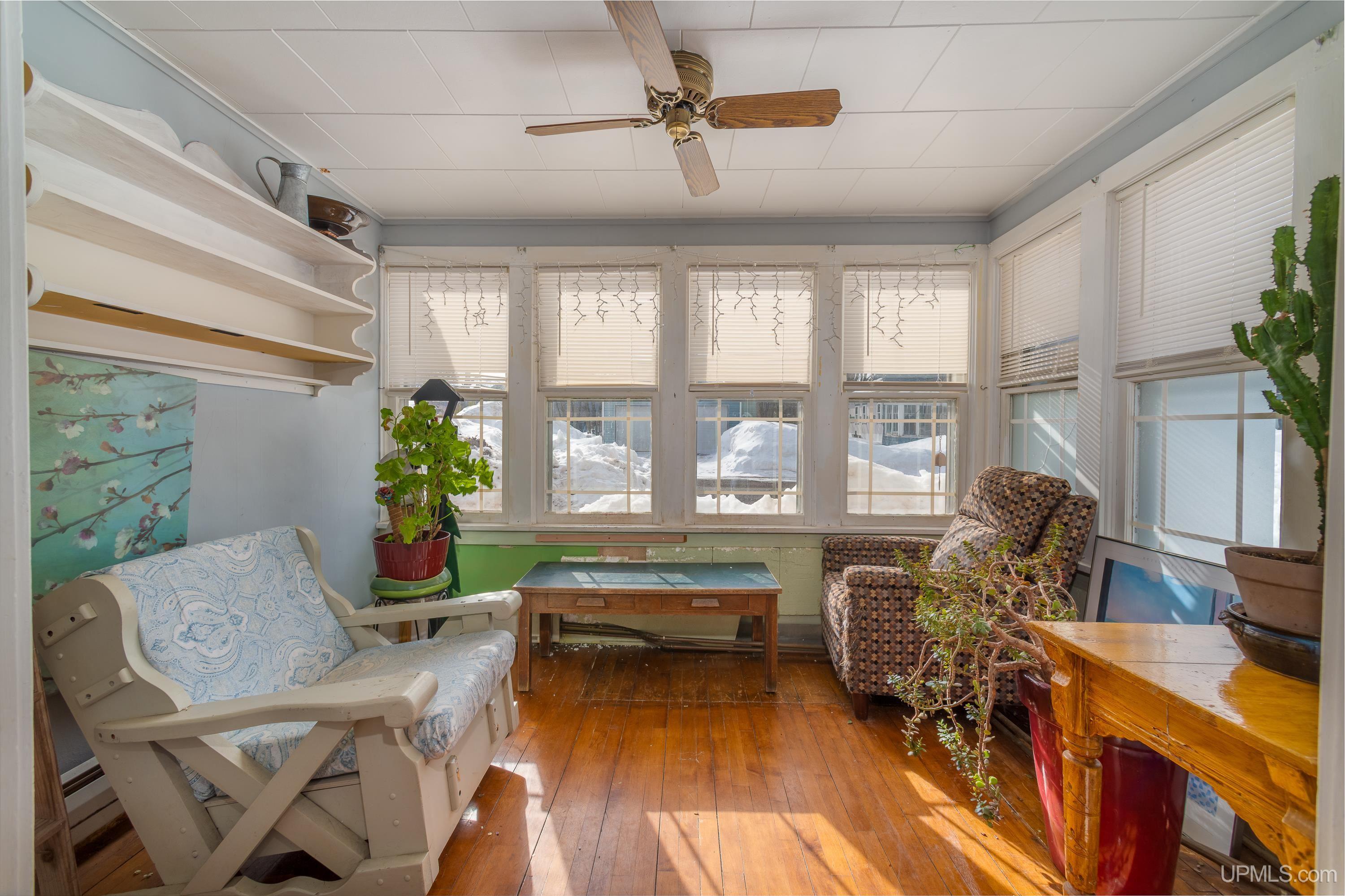 200 W Ridge Street