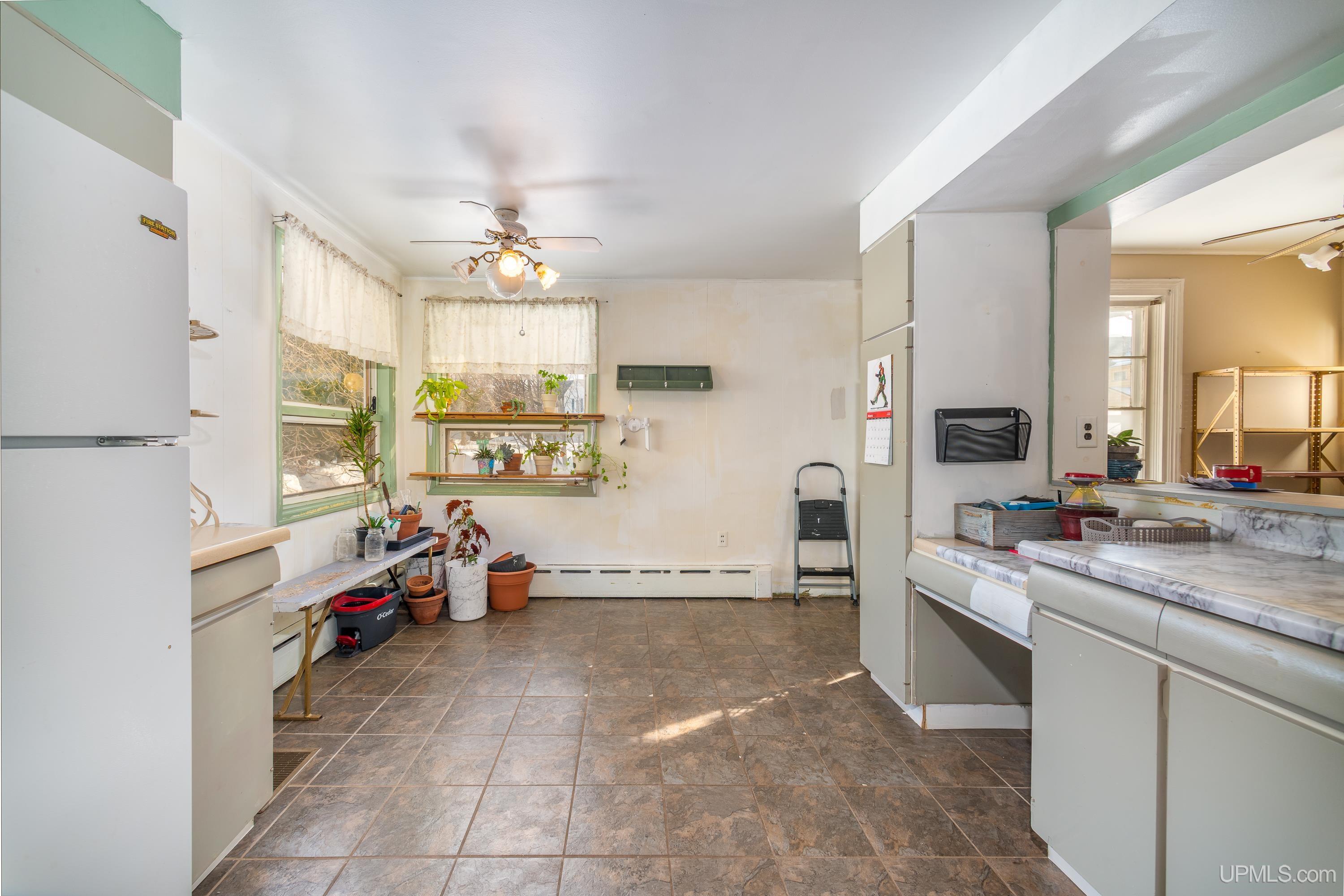 200 W Ridge Street