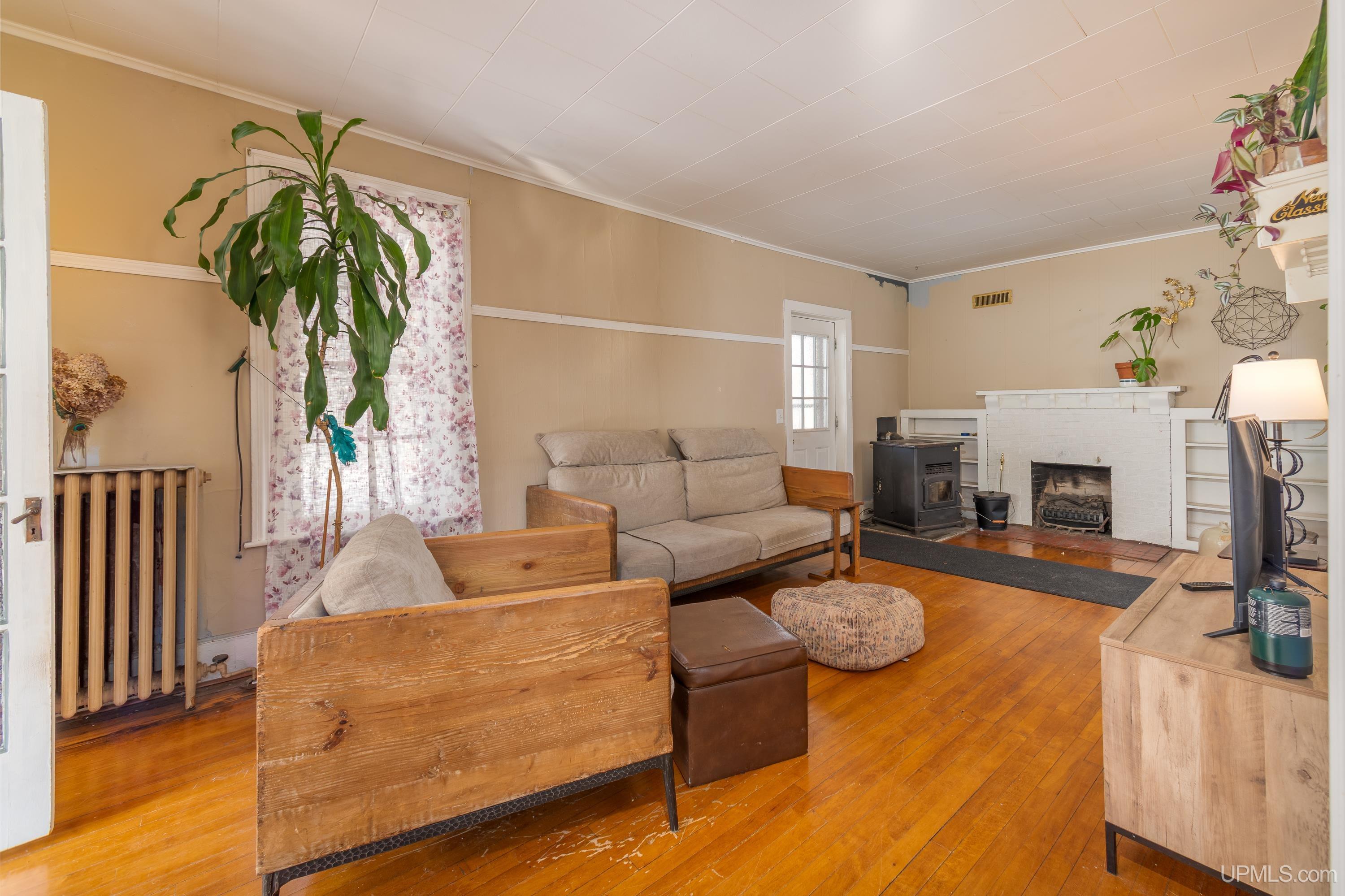200 W Ridge Street