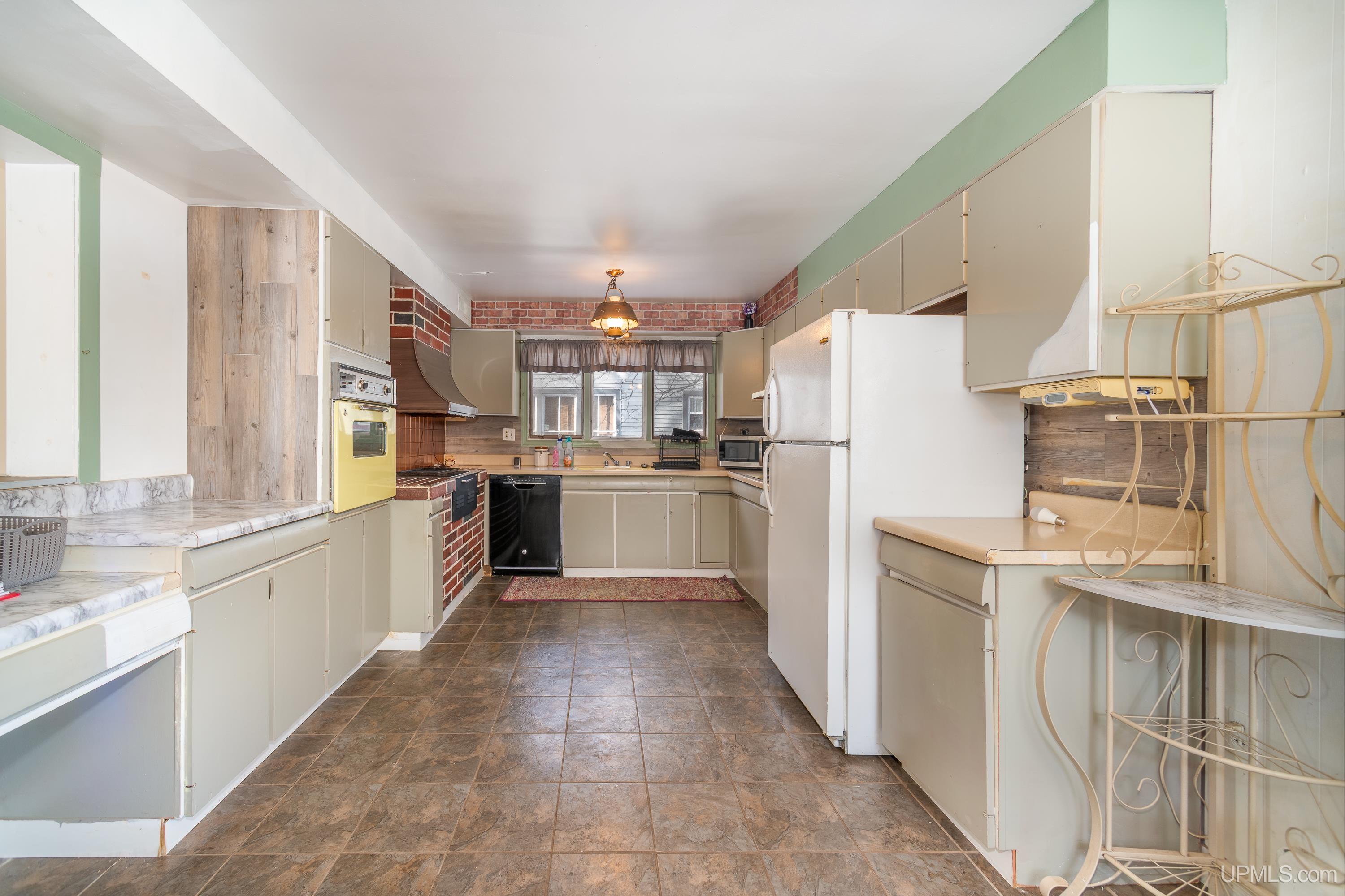 200 W Ridge Street