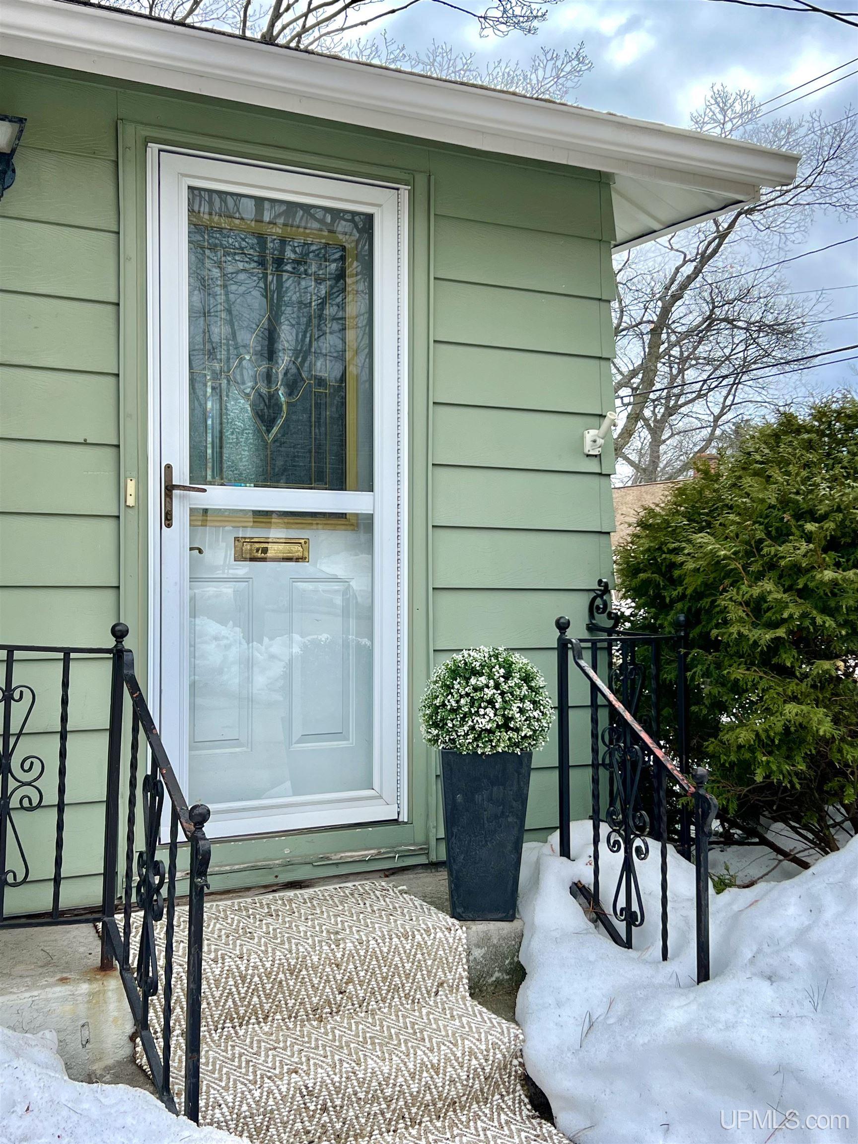 115 E College Avenue
