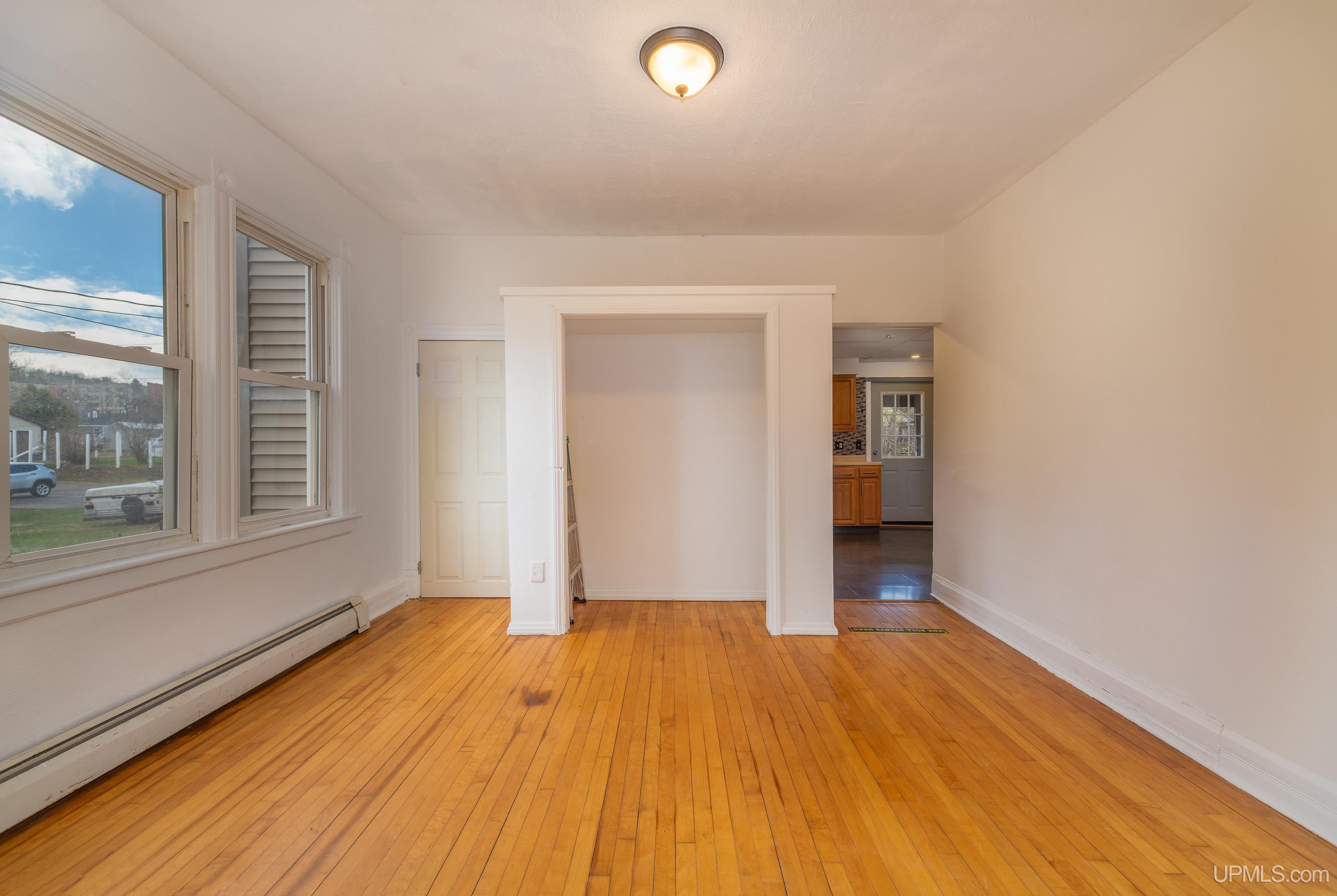 129 W Superior Street