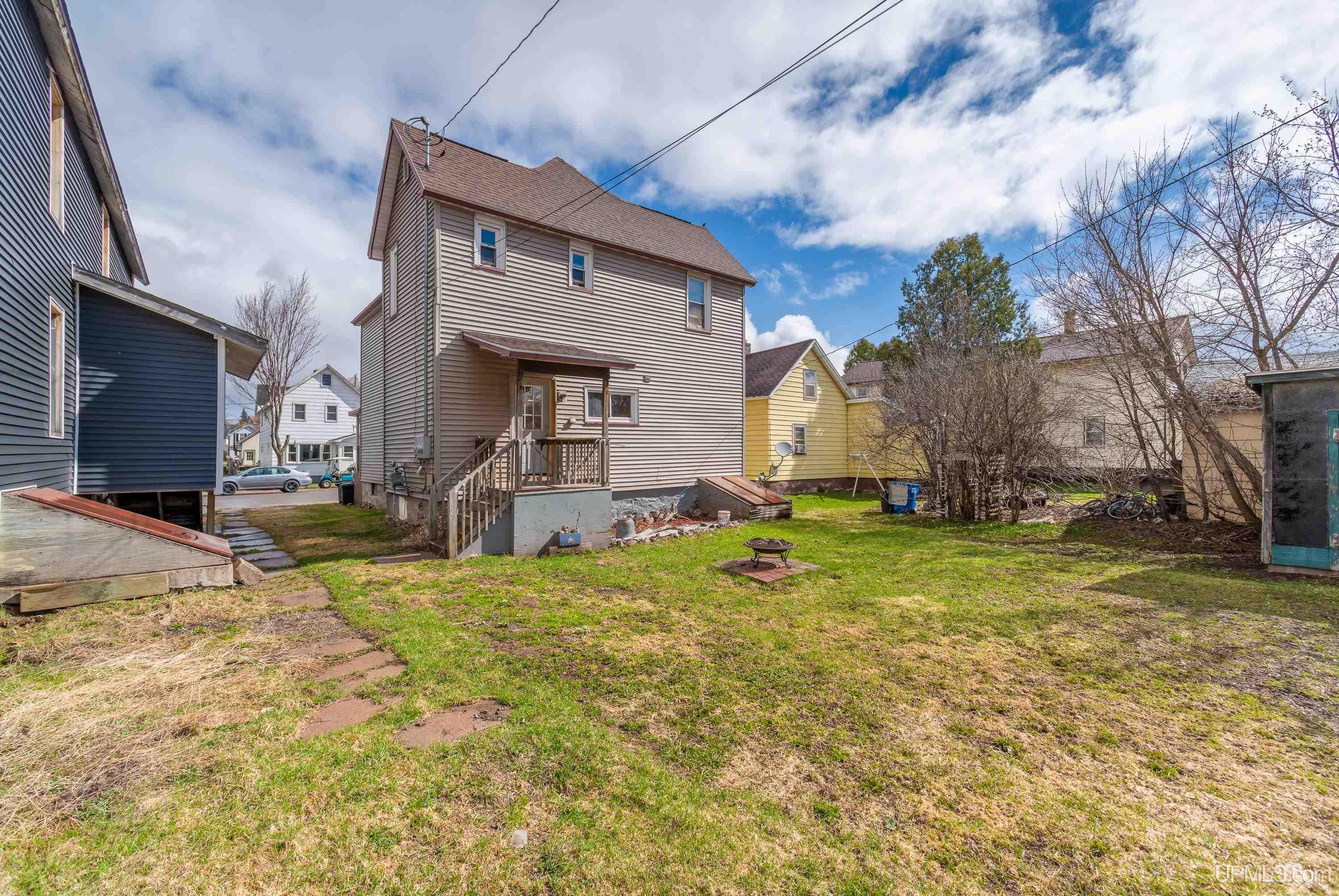 129 W Superior Street