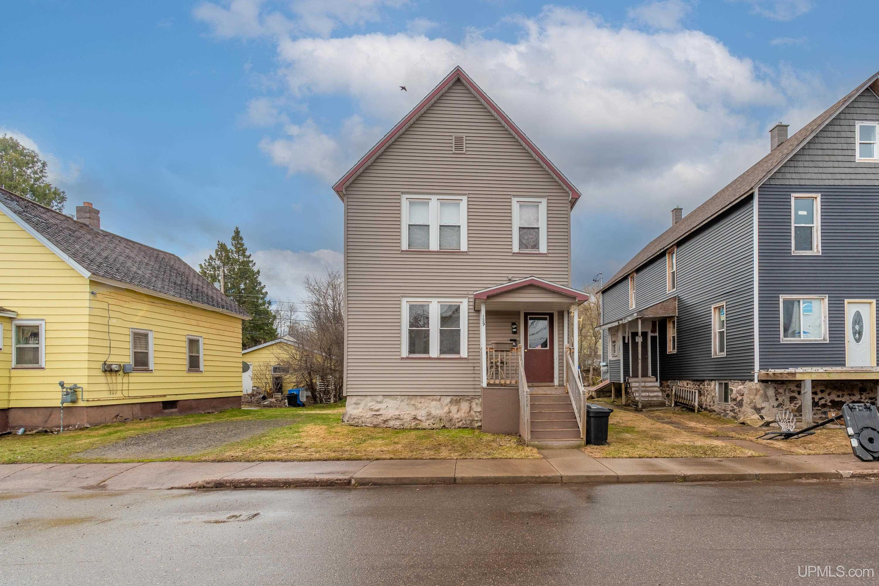 129 W Superior Street
